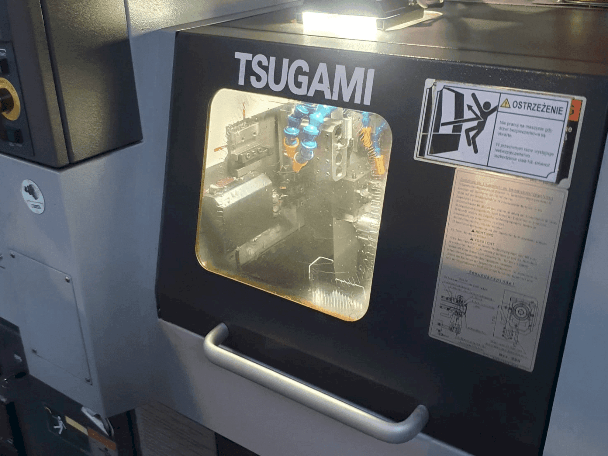 TSUGAMI BO-205E Mašinos vaizdas iš priekio