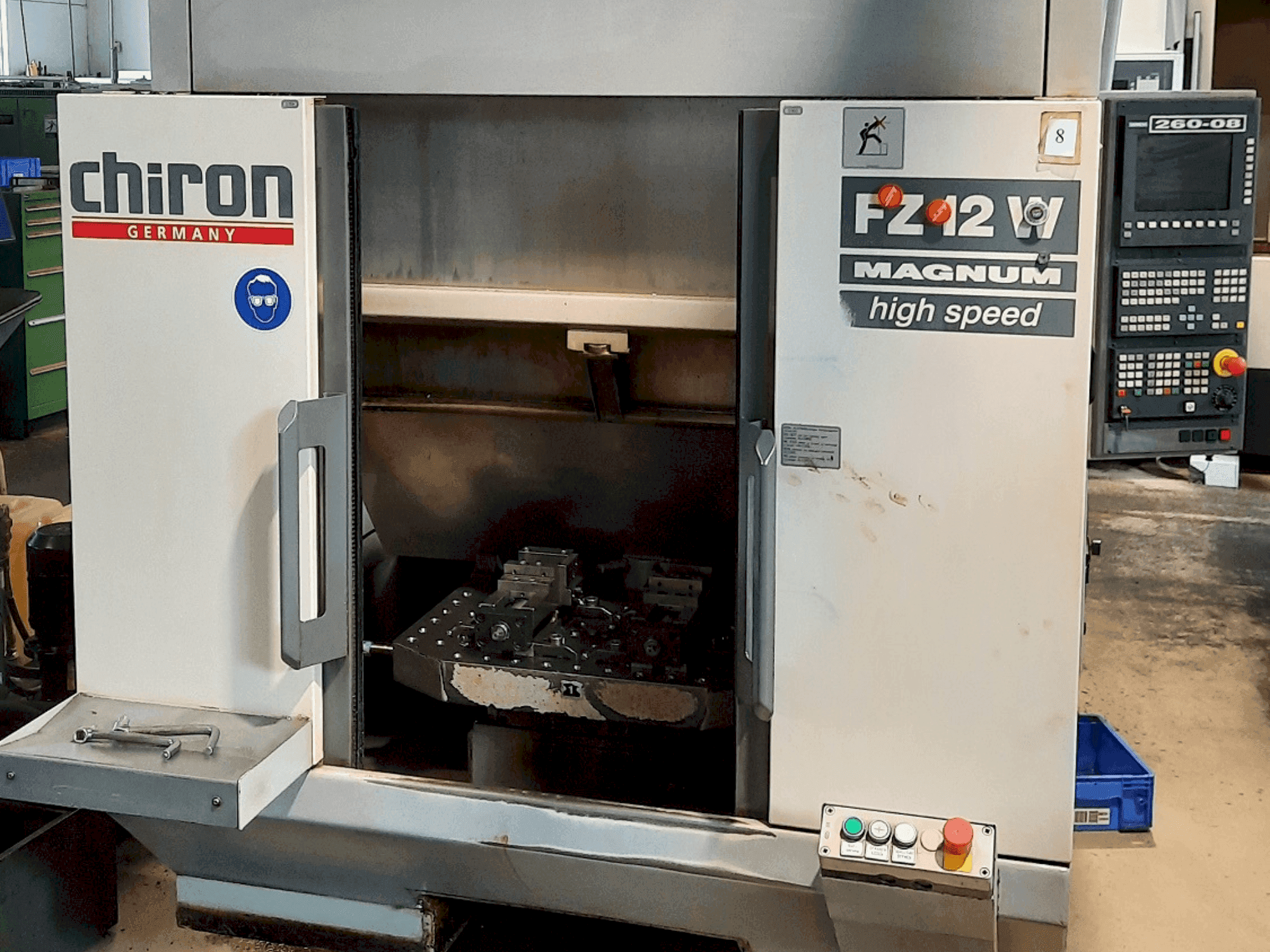 CHIRON FZ 12 W Mašinos vaizdas iš priekio