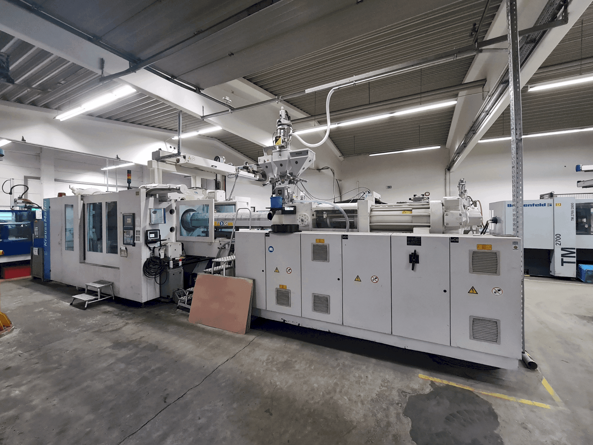 Krauss Maffei 800-6100 MX Mašinos vaizdas iš priekio