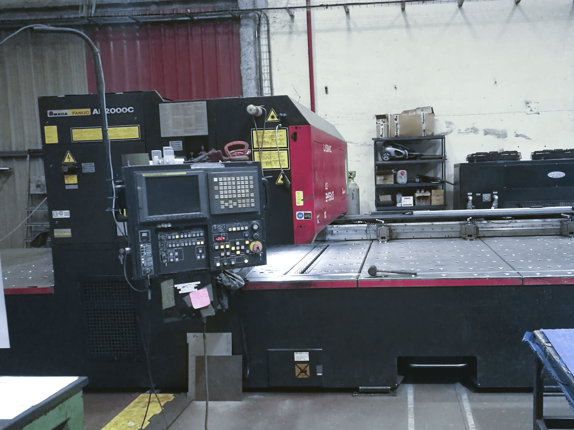 AMADA LC 2415 α3 Mašinos vaizdas iš priekio