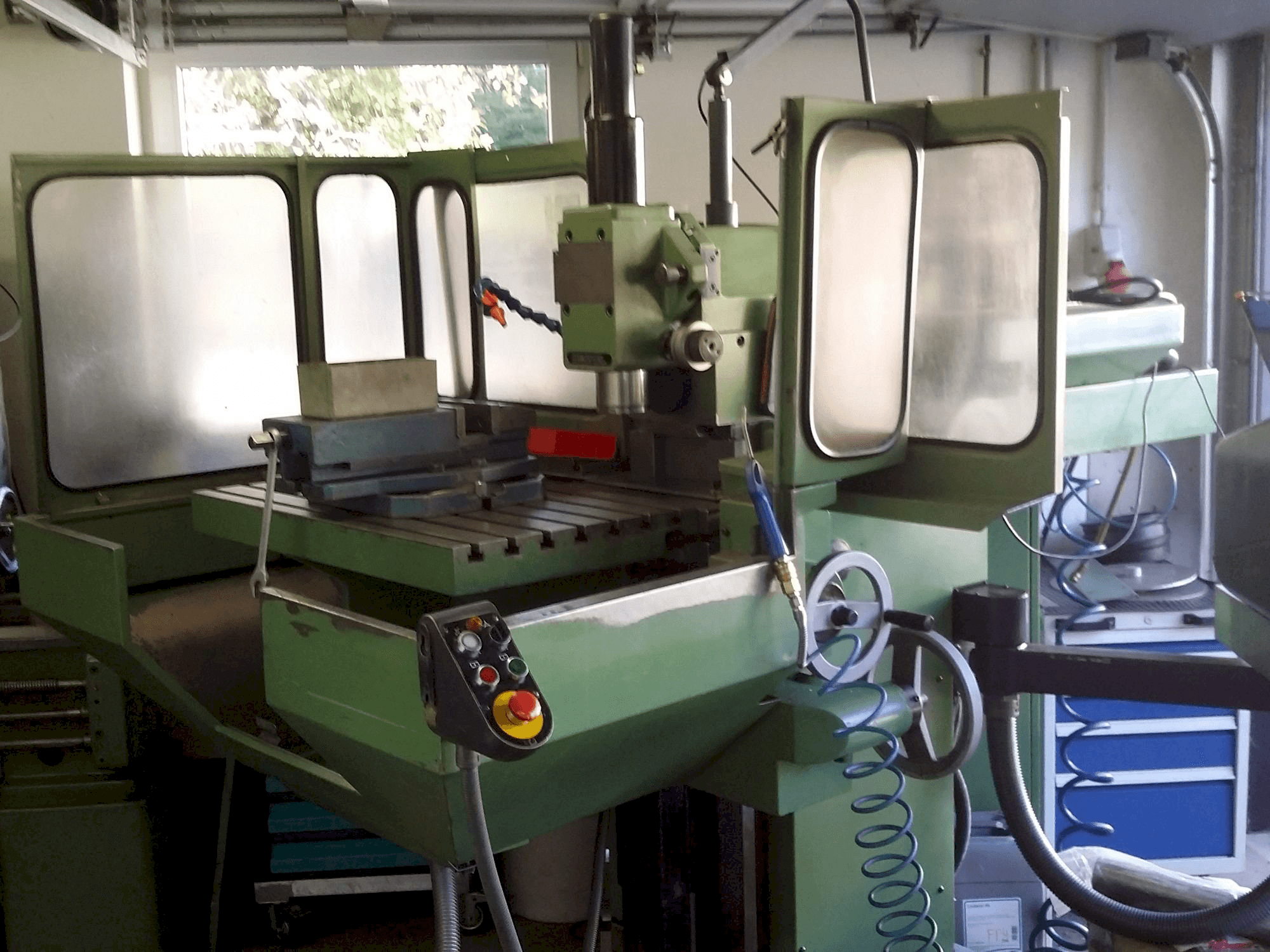 DECKEL FP4A Mašinos vaizdas iš priekio