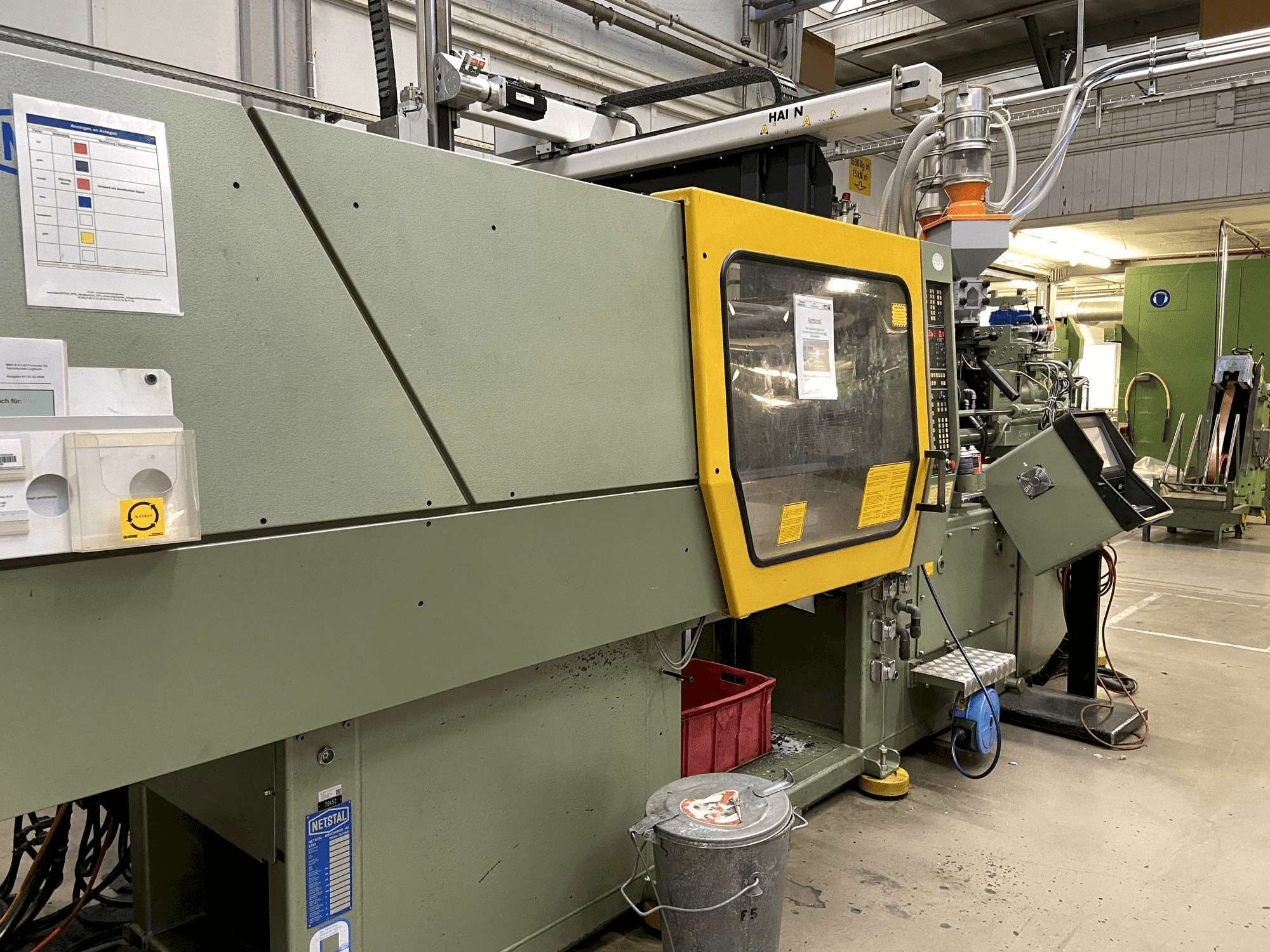 Netstal Synergy 1500K/460 Mašinos vaizdas iš priekio