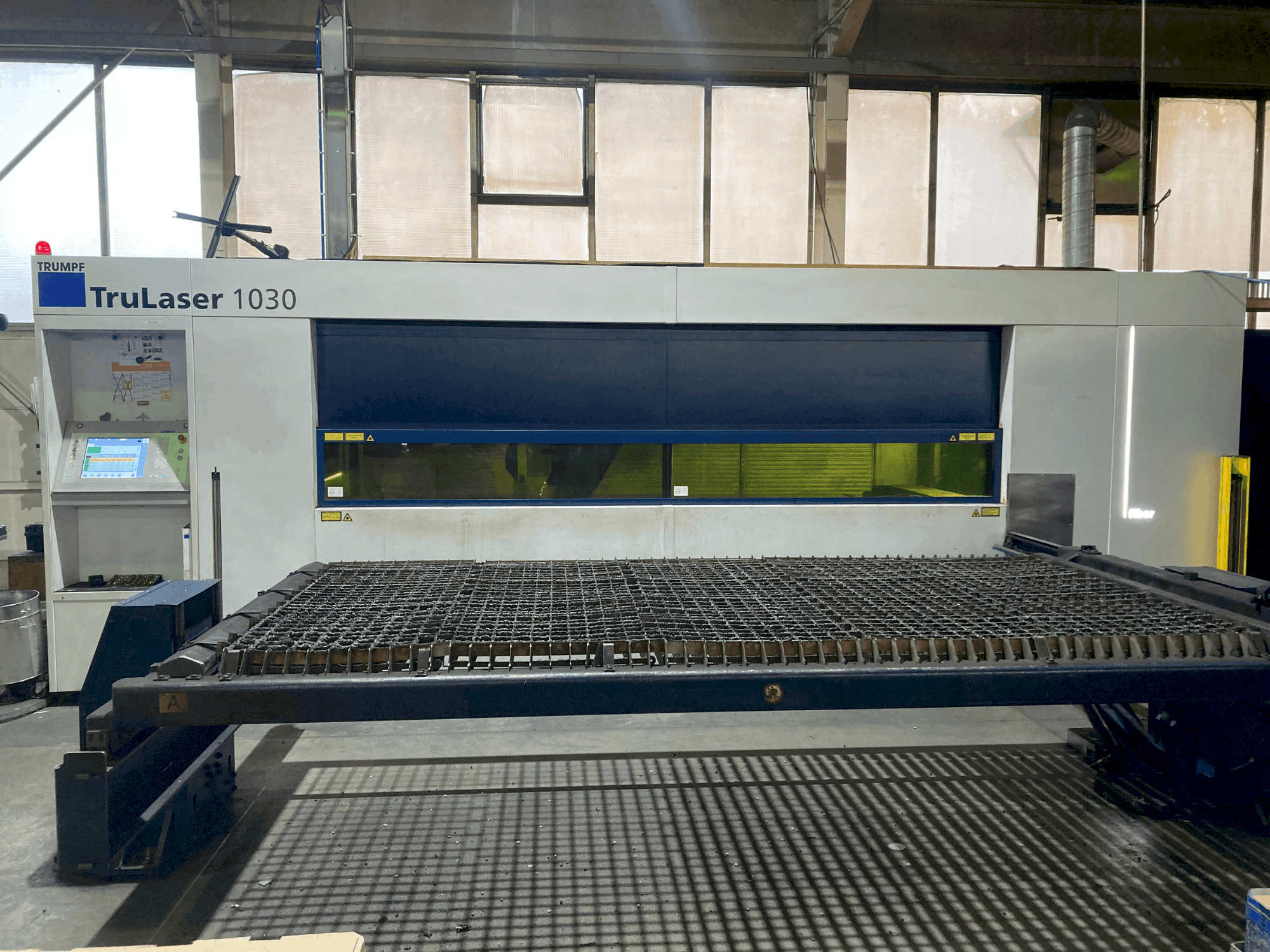TRUMPF TruLaser 1030 Mašinos vaizdas iš priekio