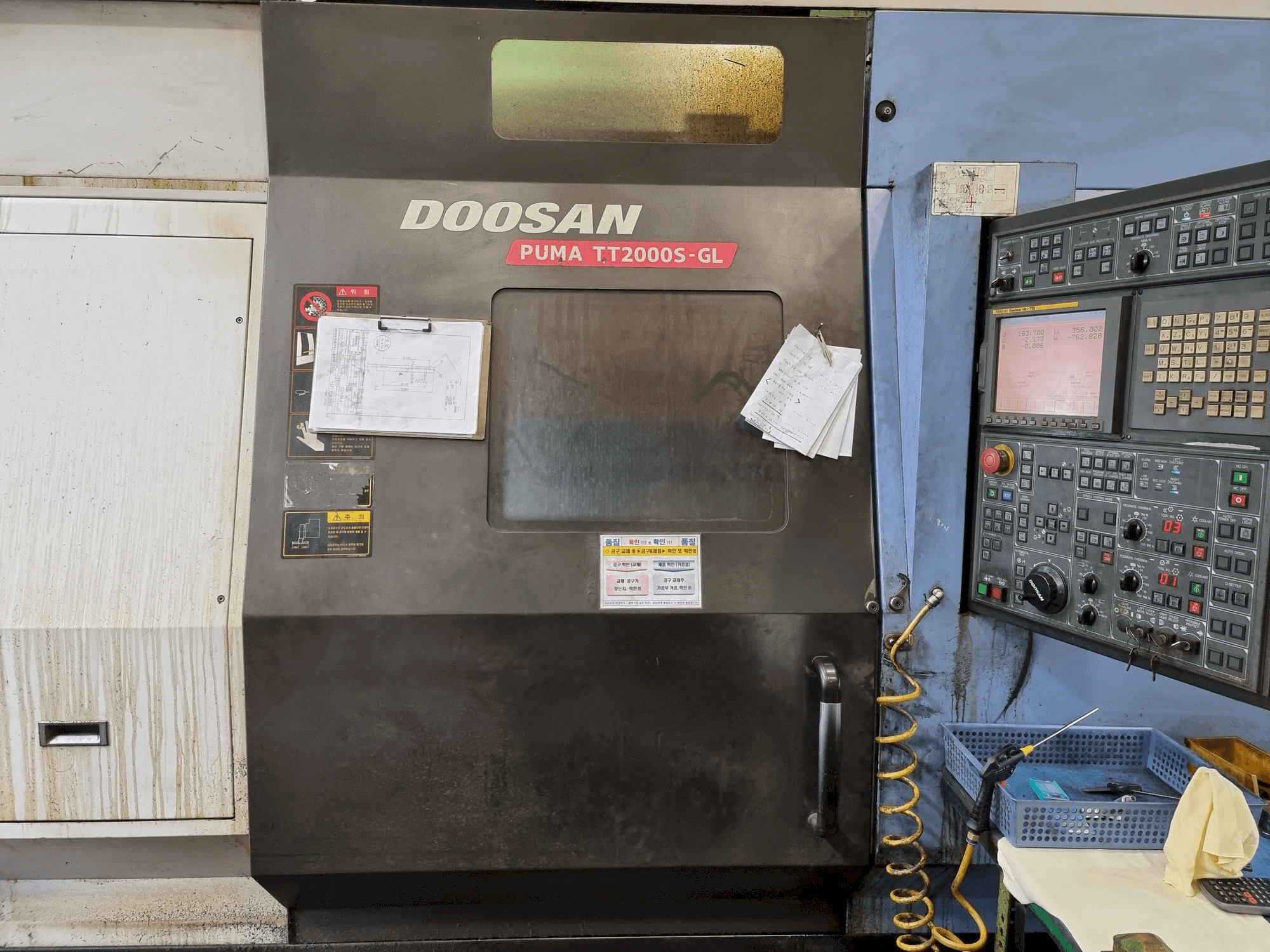 Doosan PUMA TT2000S-GL Mašinos vaizdas iš priekio