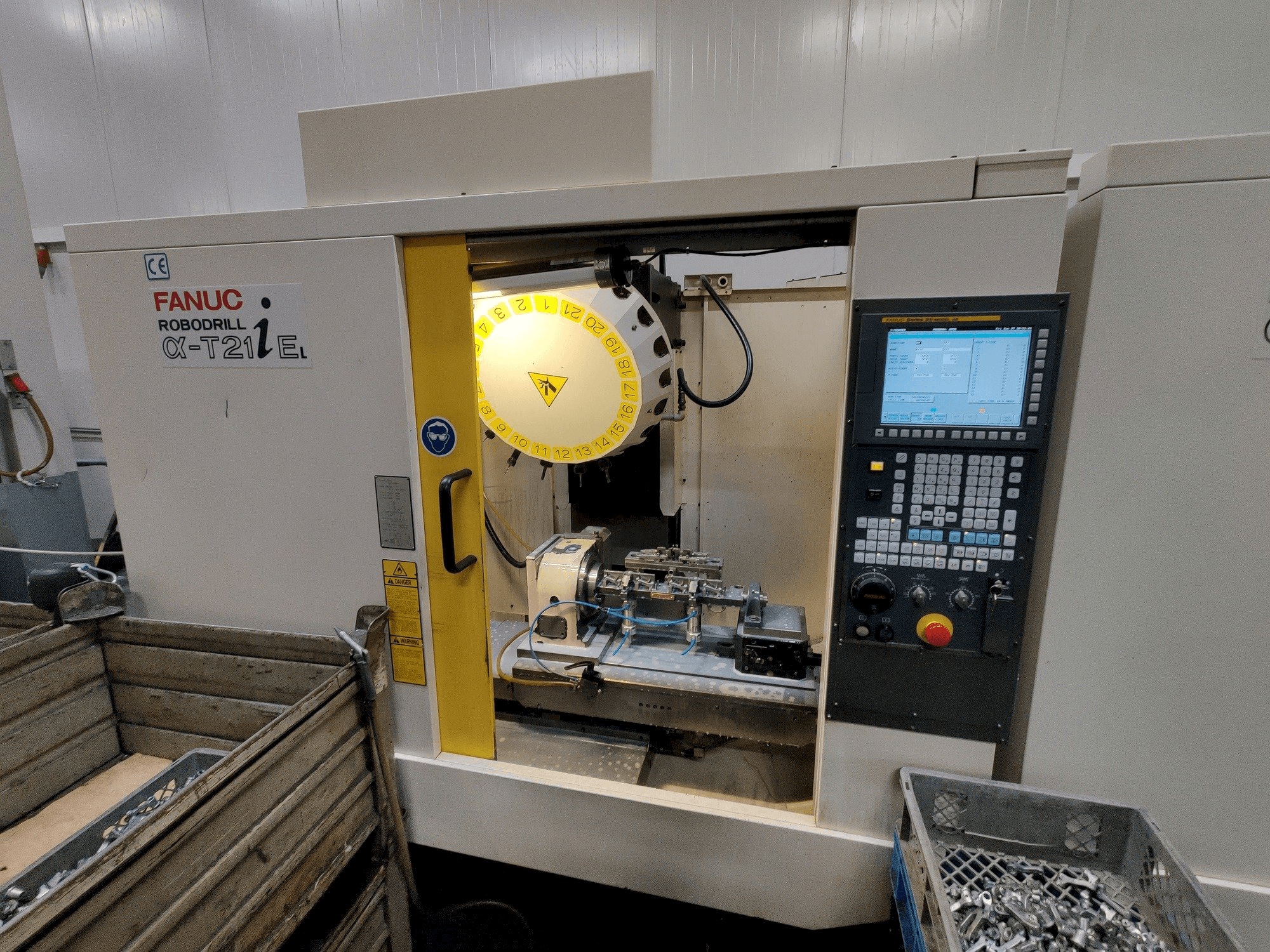 FANUC Robodrill α-T21iEL Mašinos vaizdas iš priekio