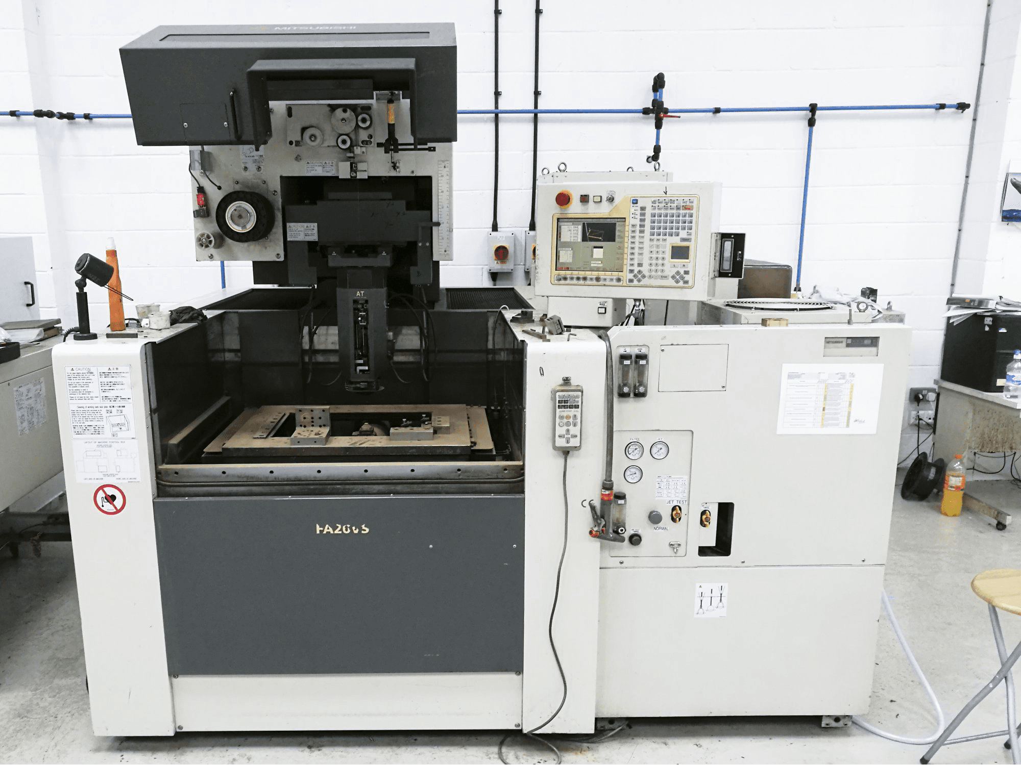 Mitsubishi Electric FA20-VS Mašinos vaizdas iš priekio