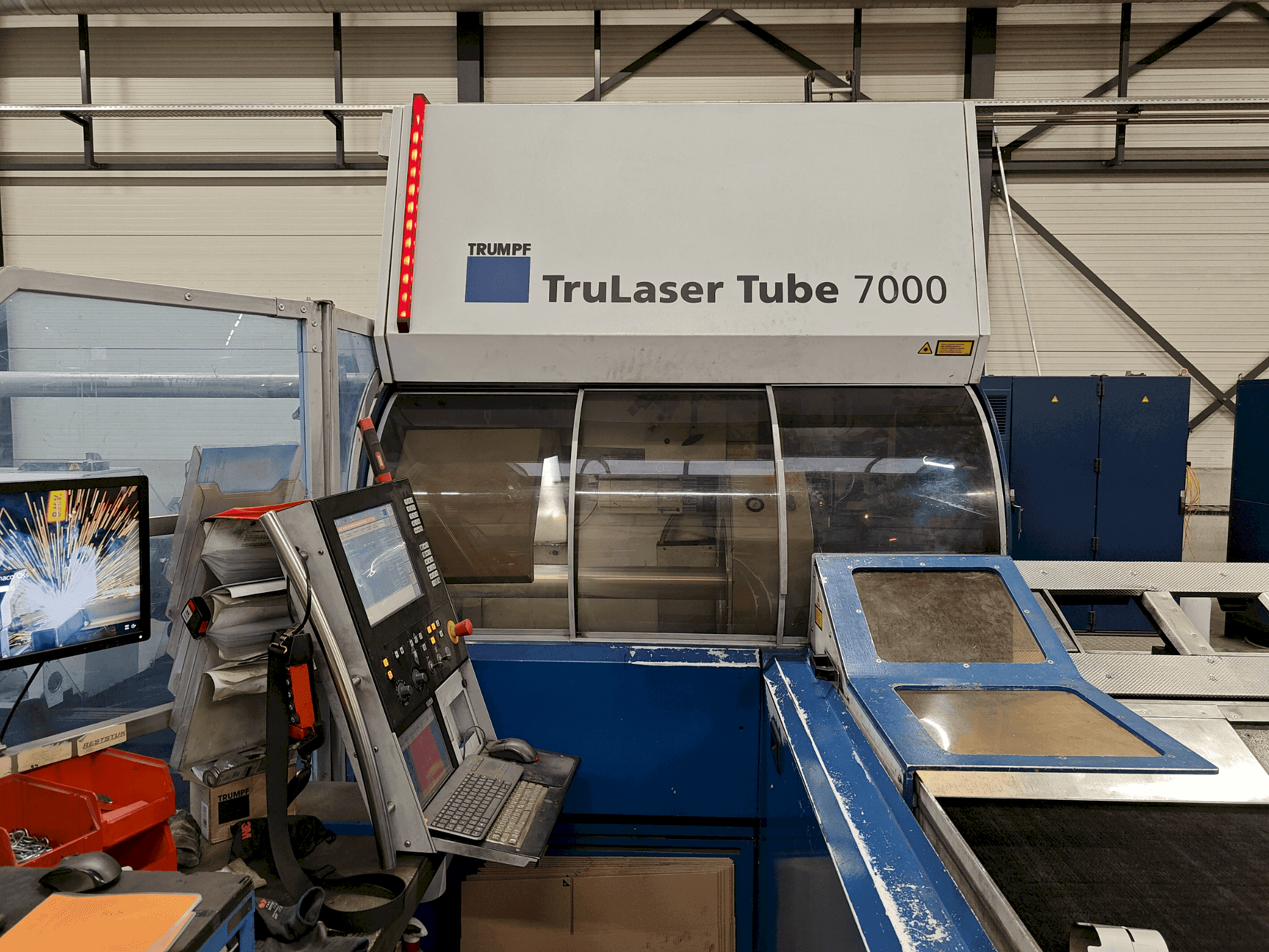 TRUMPF TruLaser Tube 7000 Mašinos vaizdas iš priekio