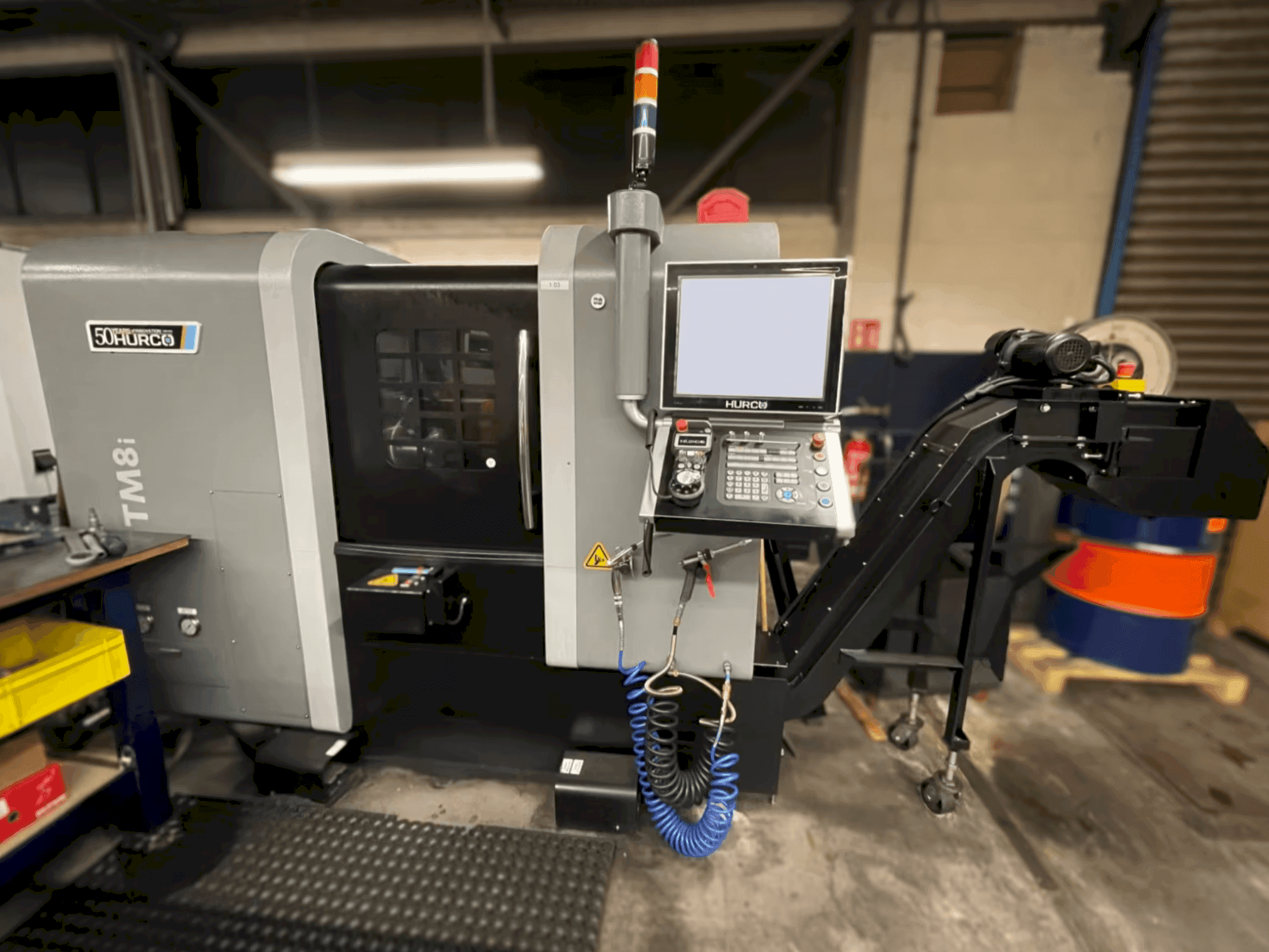 Hurco TM8i Mašinos vaizdas iš priekio
