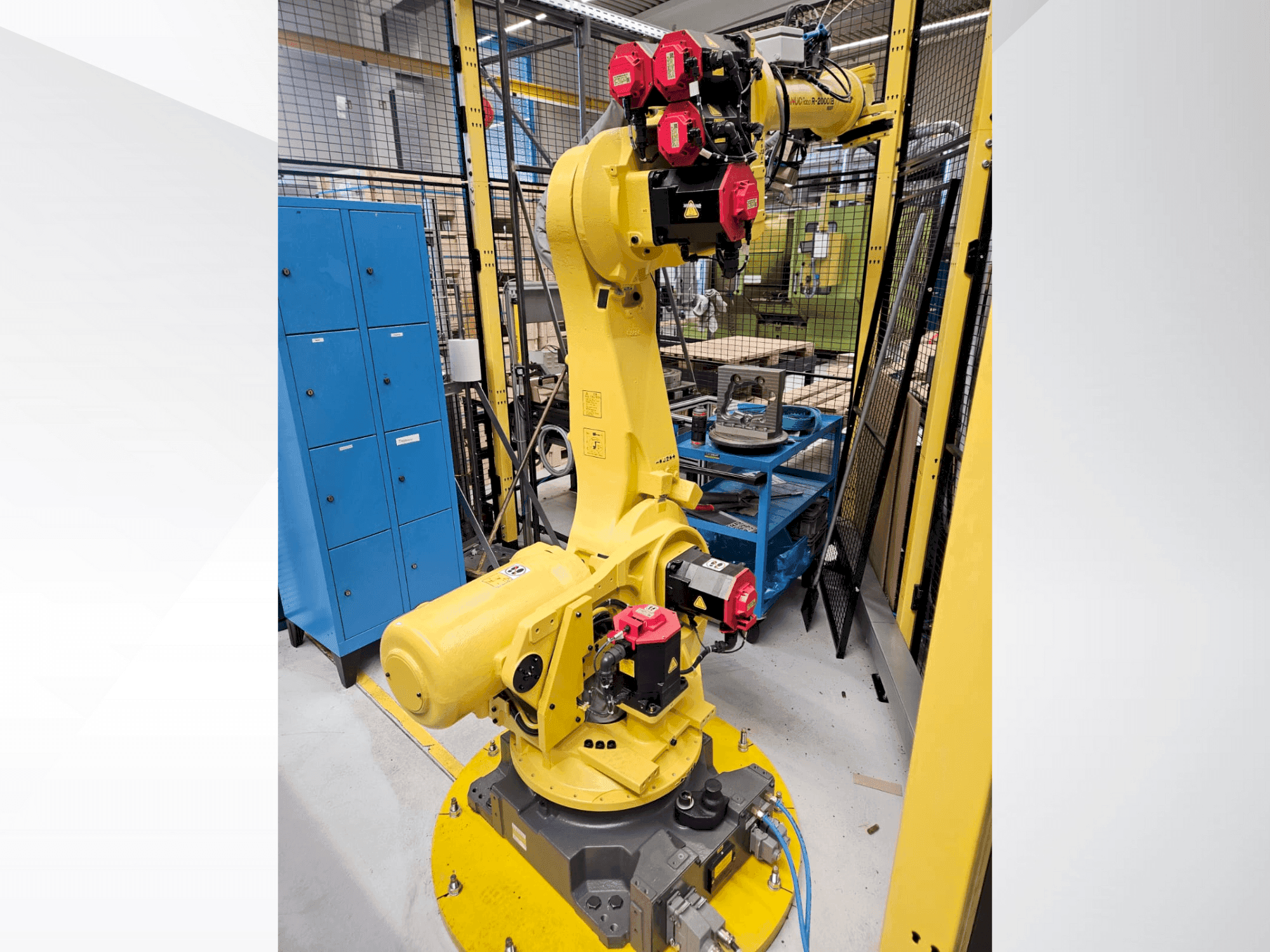FANUC R2000iB/165F Mašinos vaizdas iš priekio