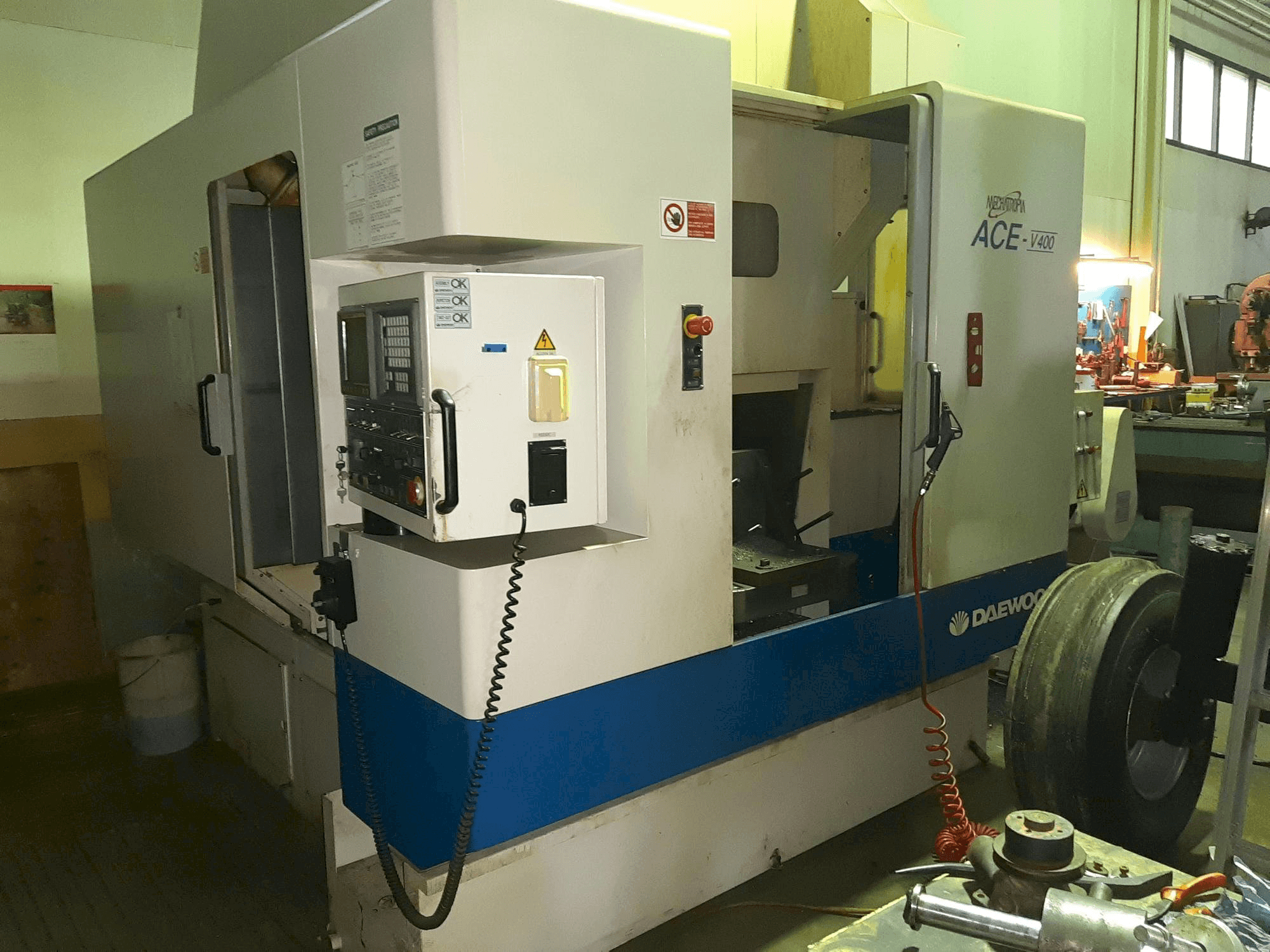 DAEWOO ACE-V400 Mašinos vaizdas iš priekio