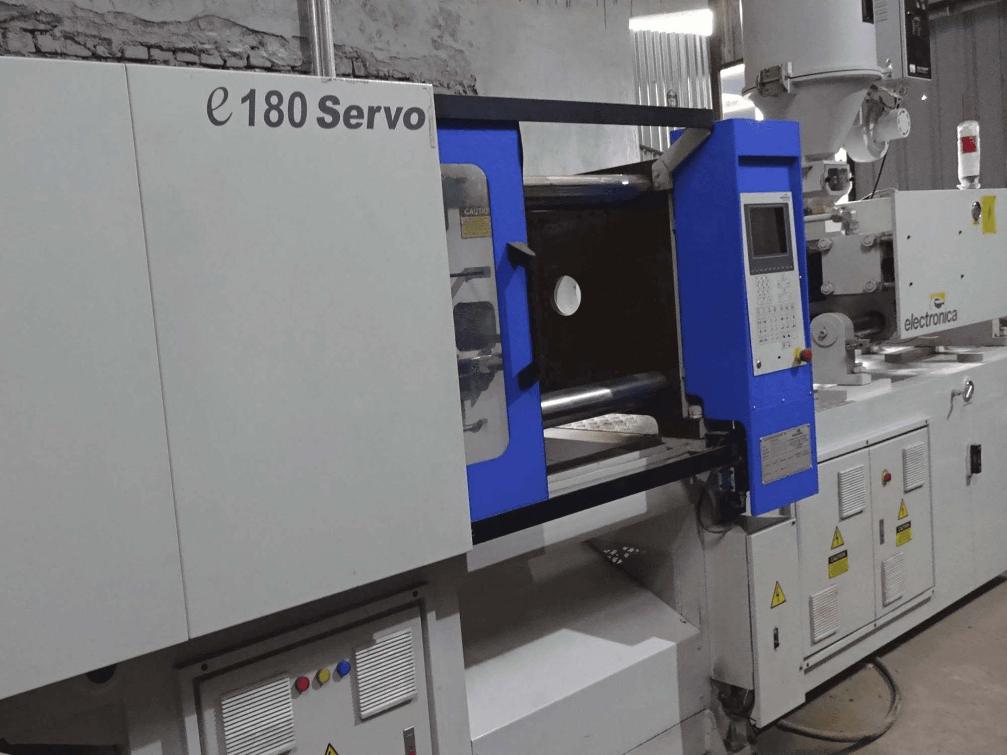 Electronica Mašinos vaizdasEP01800126 iš priekio