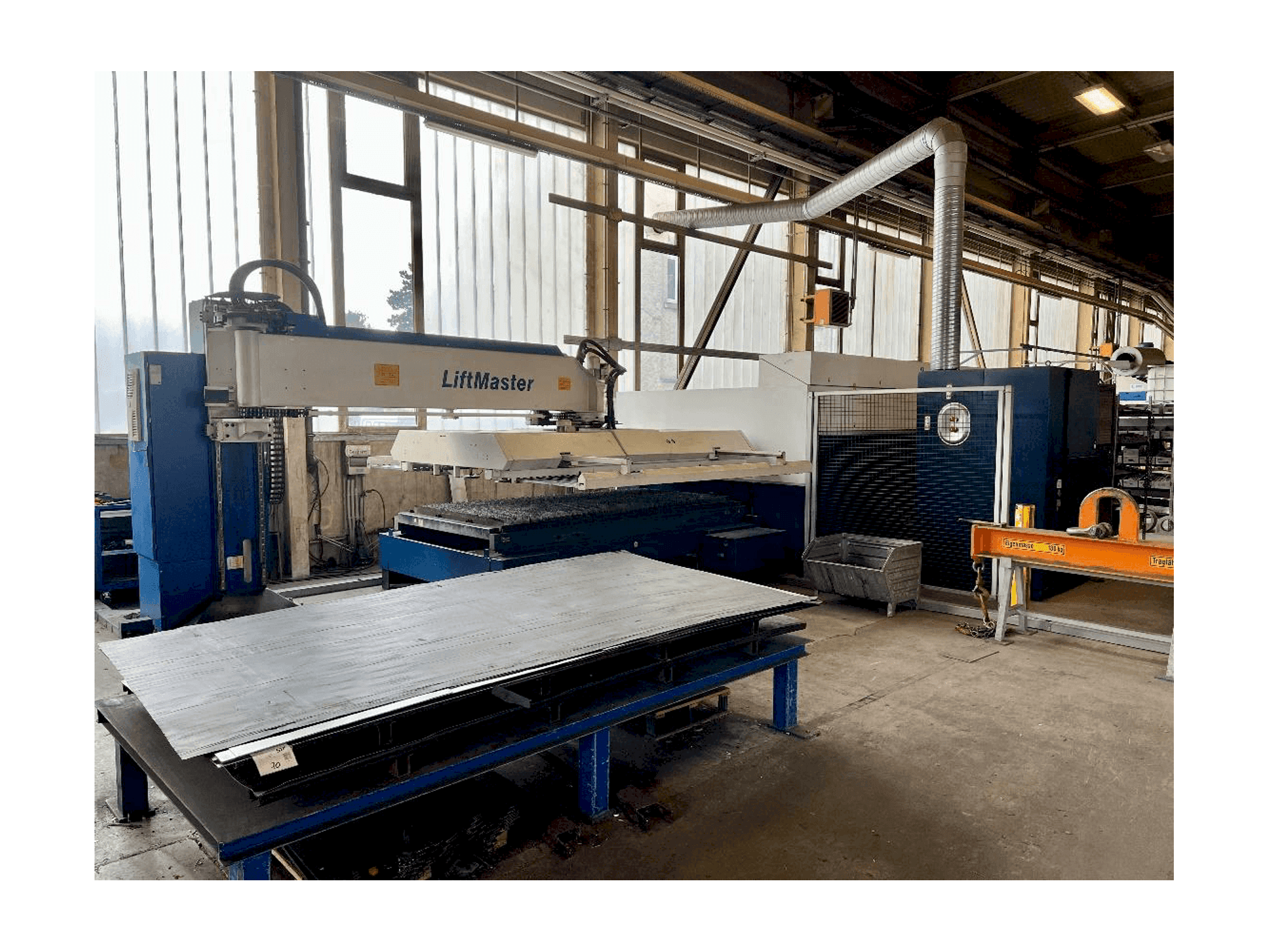 TRUMPF TruLaser 3030 Fiber Mašinos vaizdas iš priekio