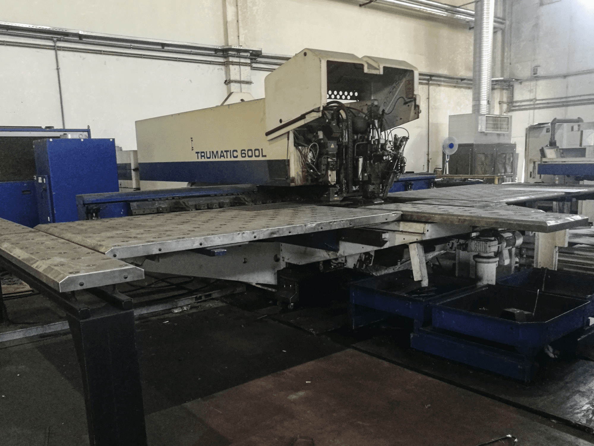 Trumpf Trumatic 600L Mašinos kairės pusės vaizdas