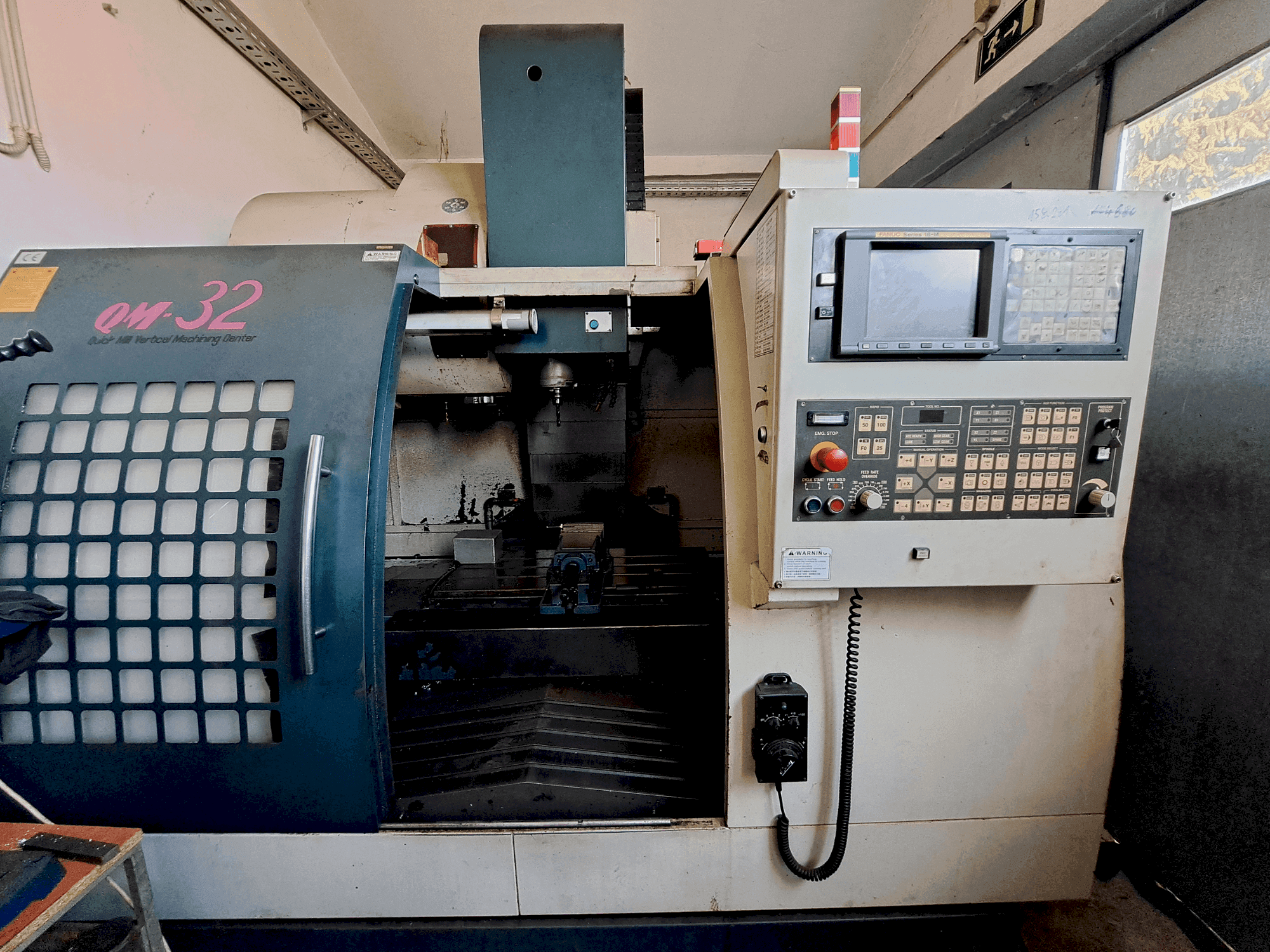 Feeler QM-32 Mašinos vaizdas iš priekio