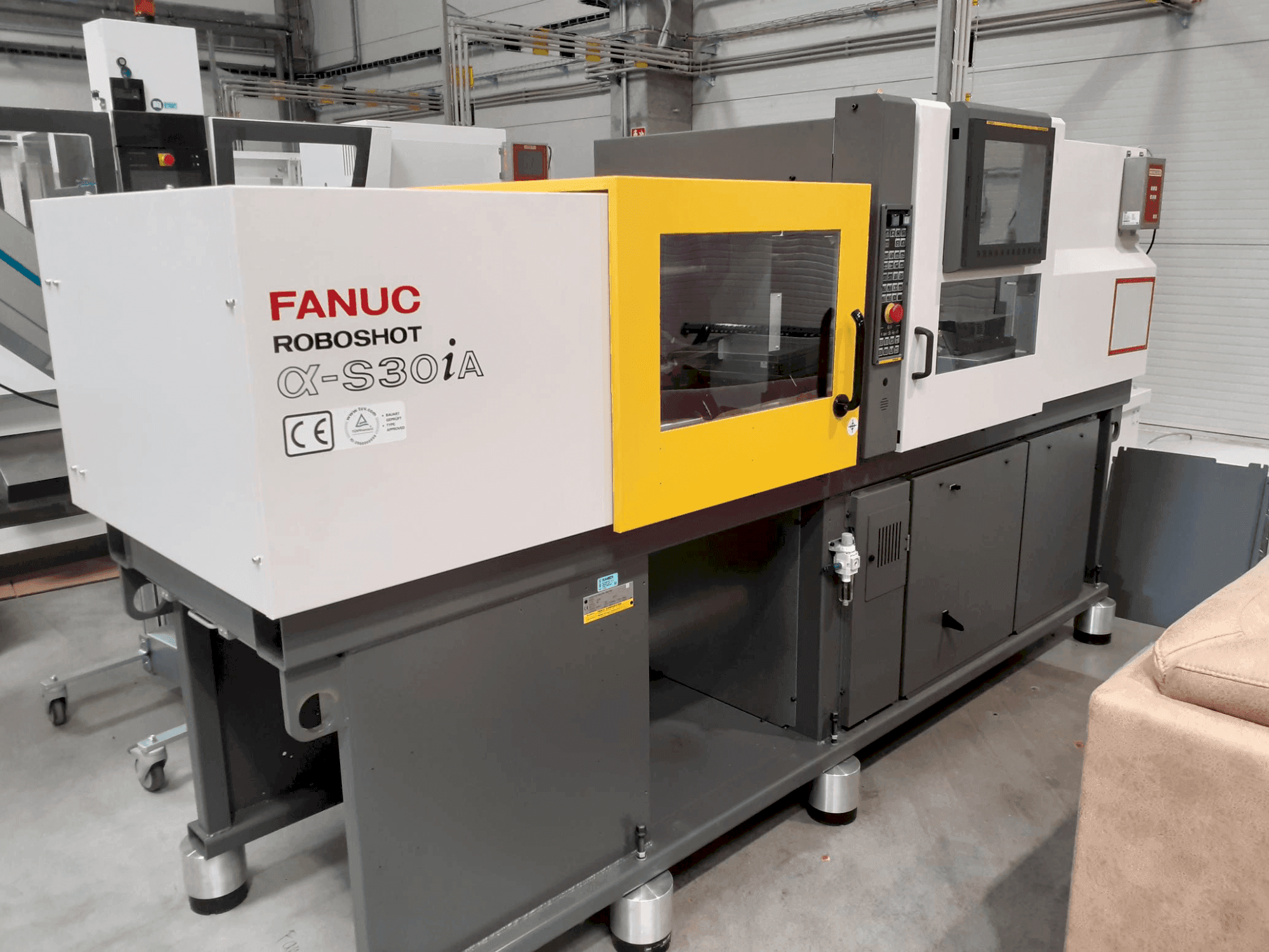 FANUC ROBOSHOT α-S 30iA Mašinos vaizdas iš priekio