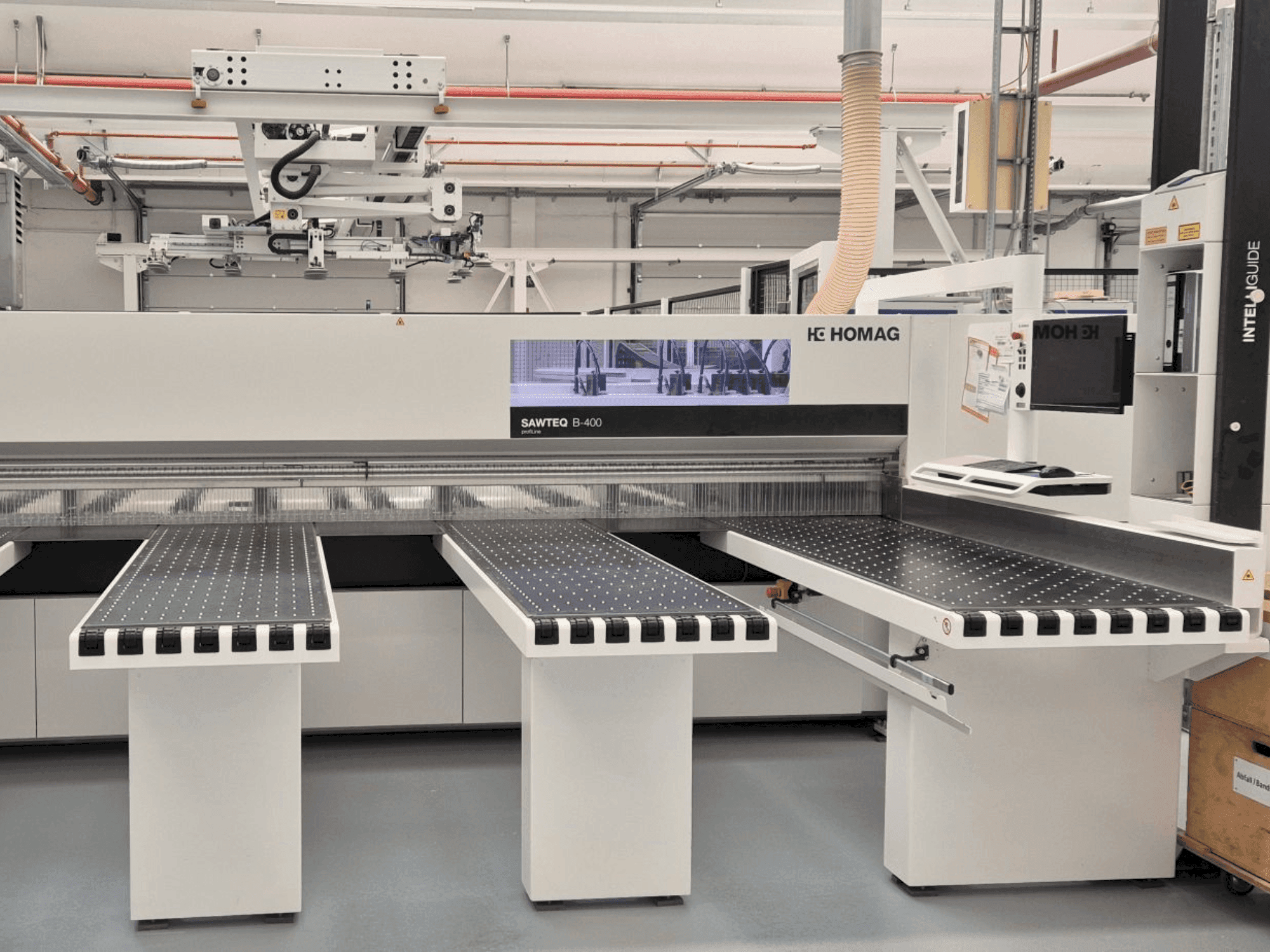 HOLZMA HPP 400 Mašinos vaizdas iš priekio