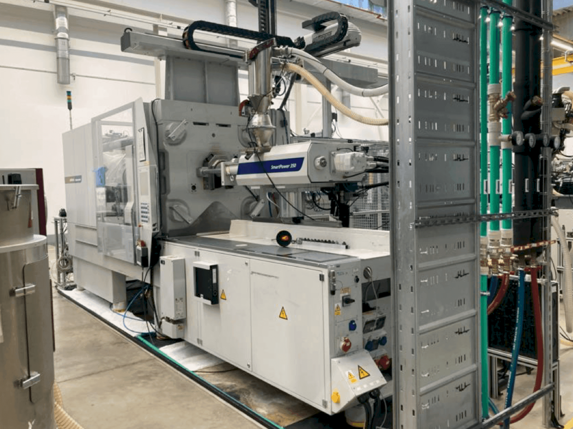 WITTMANN Battenfeld SmartPower 350/1000 UNILOG BGP Mašinos vaizdas iš priekio