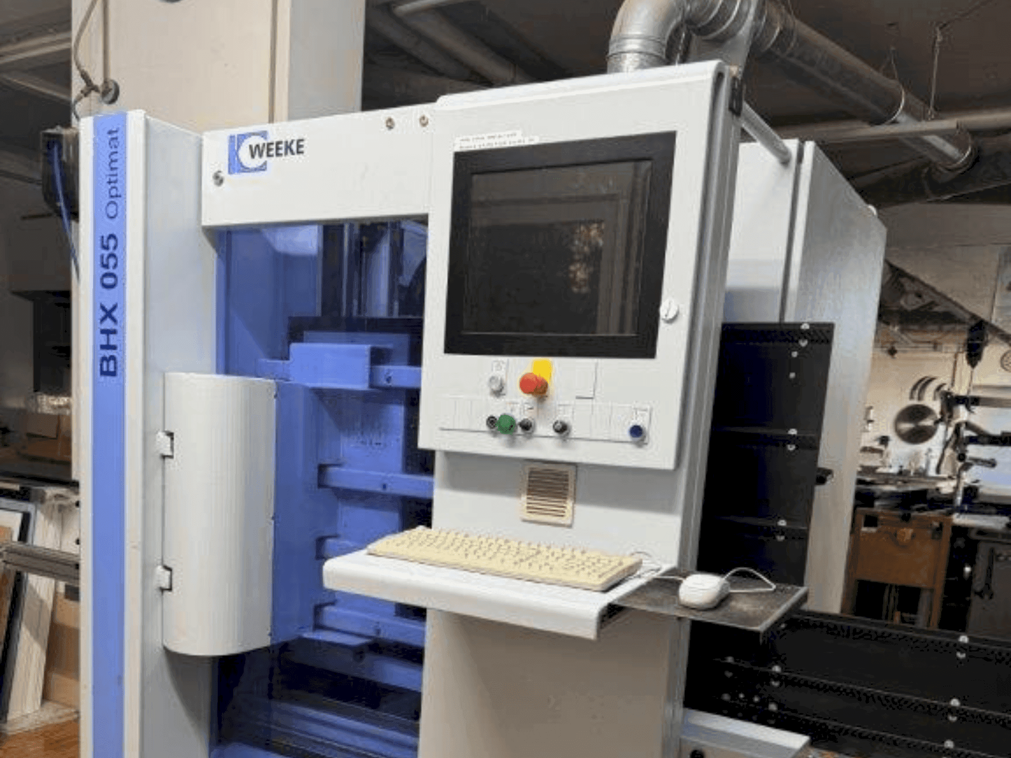 HOMAG WEEKE BHX 055 Mašinos vaizdas iš priekio