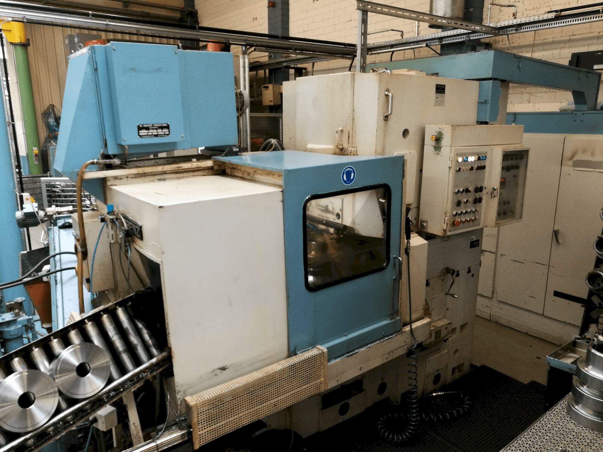 LORENZ LS 302 Mašinos vaizdas iš priekio