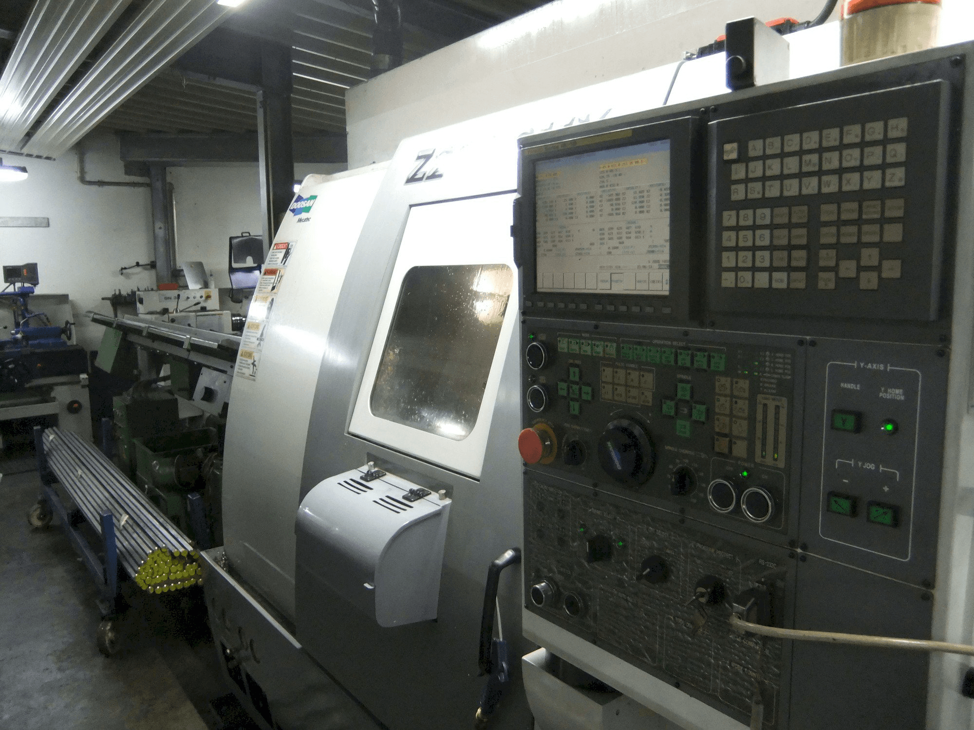 Doosan Z290 SMY Mašinos dešinės pusės vaizdas