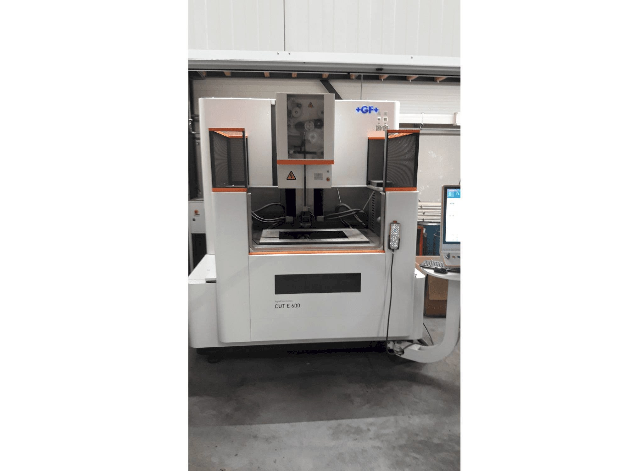 GF AgieCharmilles EDM CUT E 600 Mašinos vaizdas iš priekio