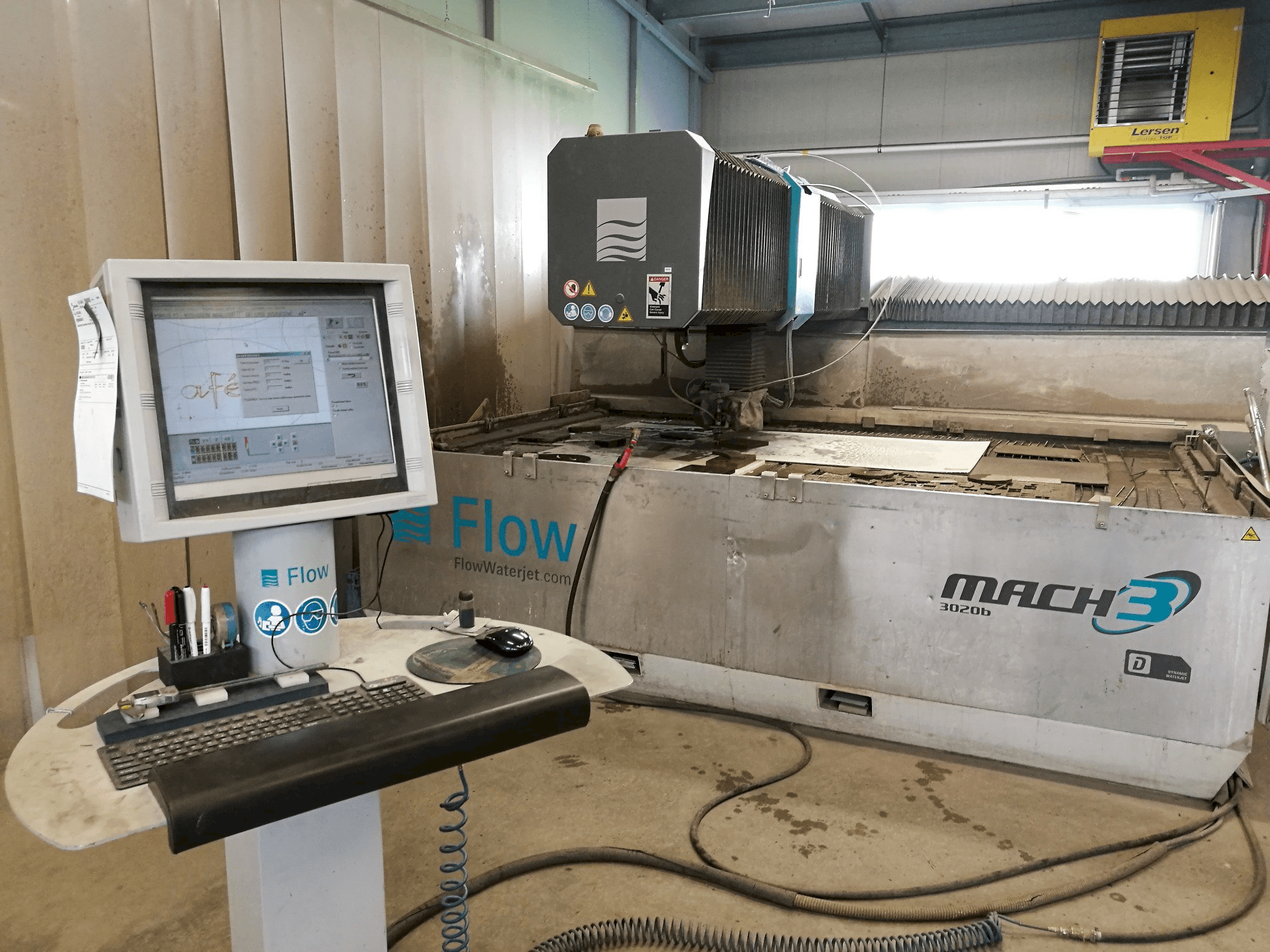 Flow Mach3-3020b DWJ Mašinos vaizdas iš priekio