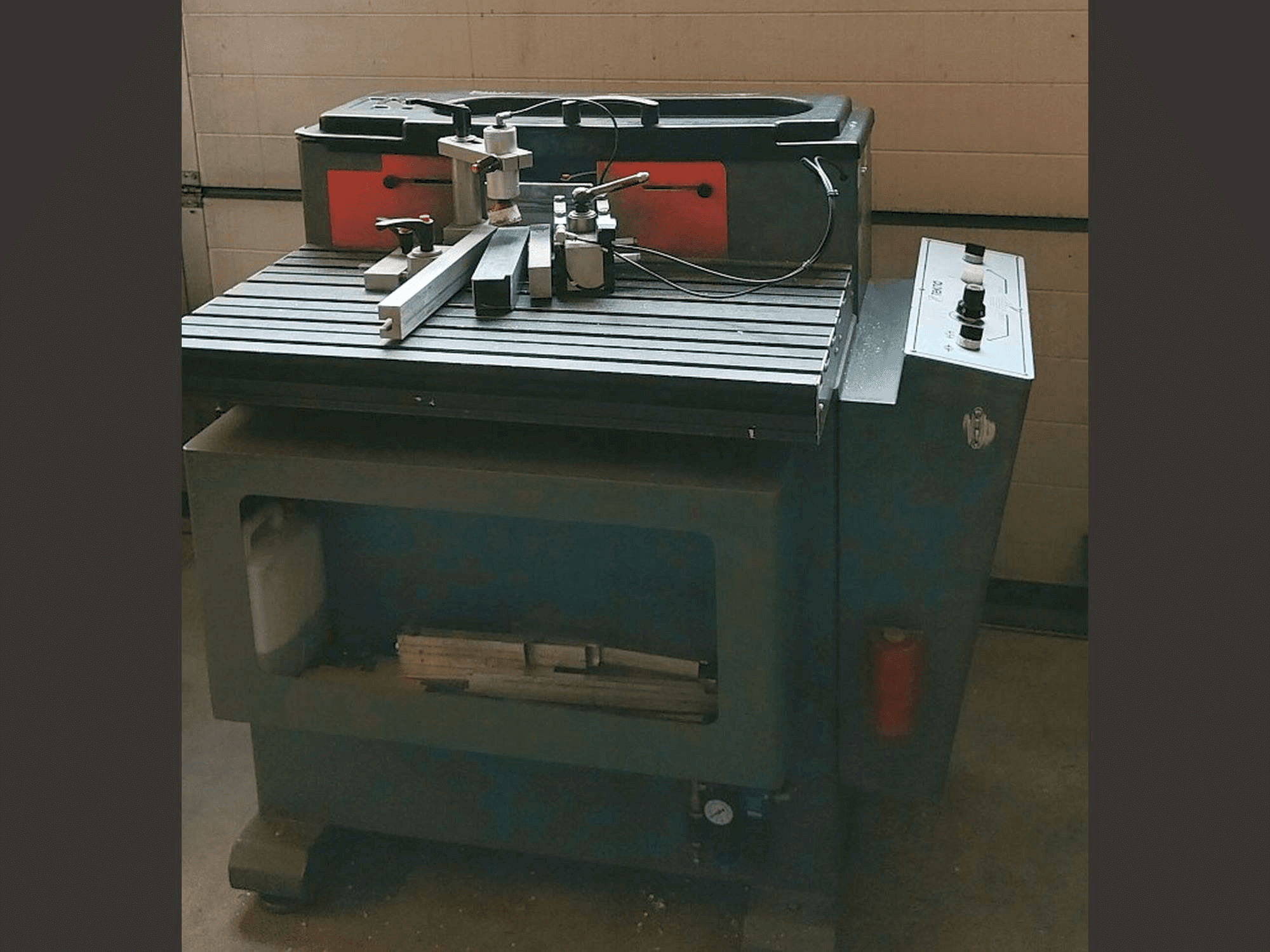 Tekna TK661 Mašinos vaizdas iš kairės pusės