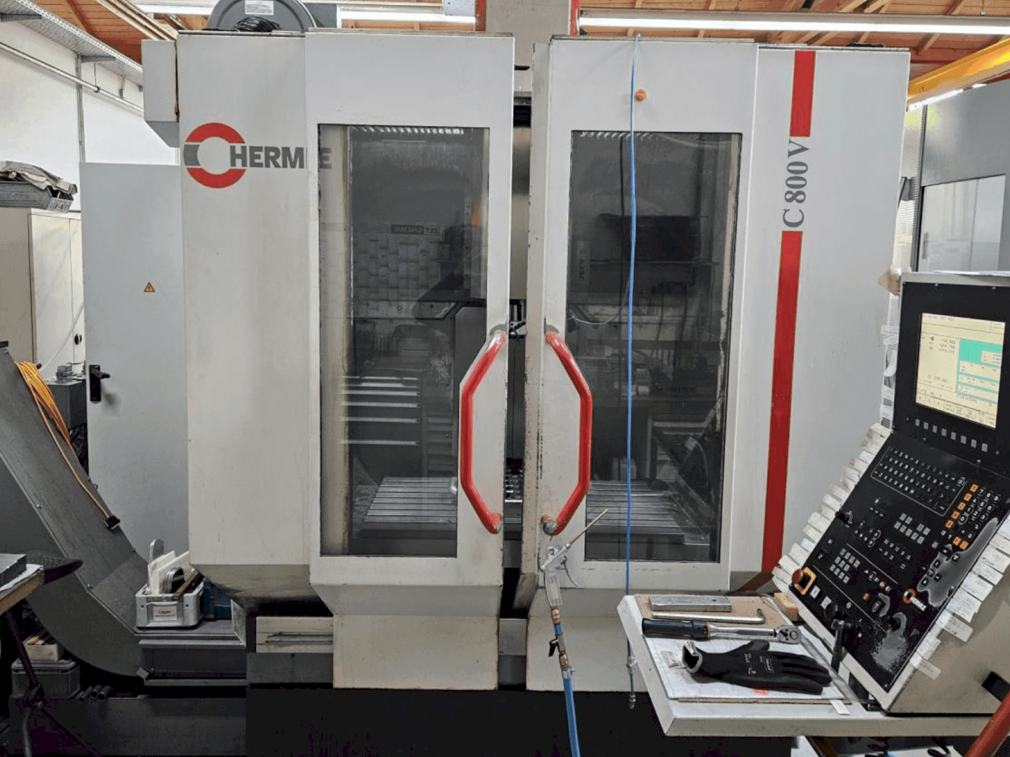 HERMLE C 800 V Mašinos vaizdas iš priekio