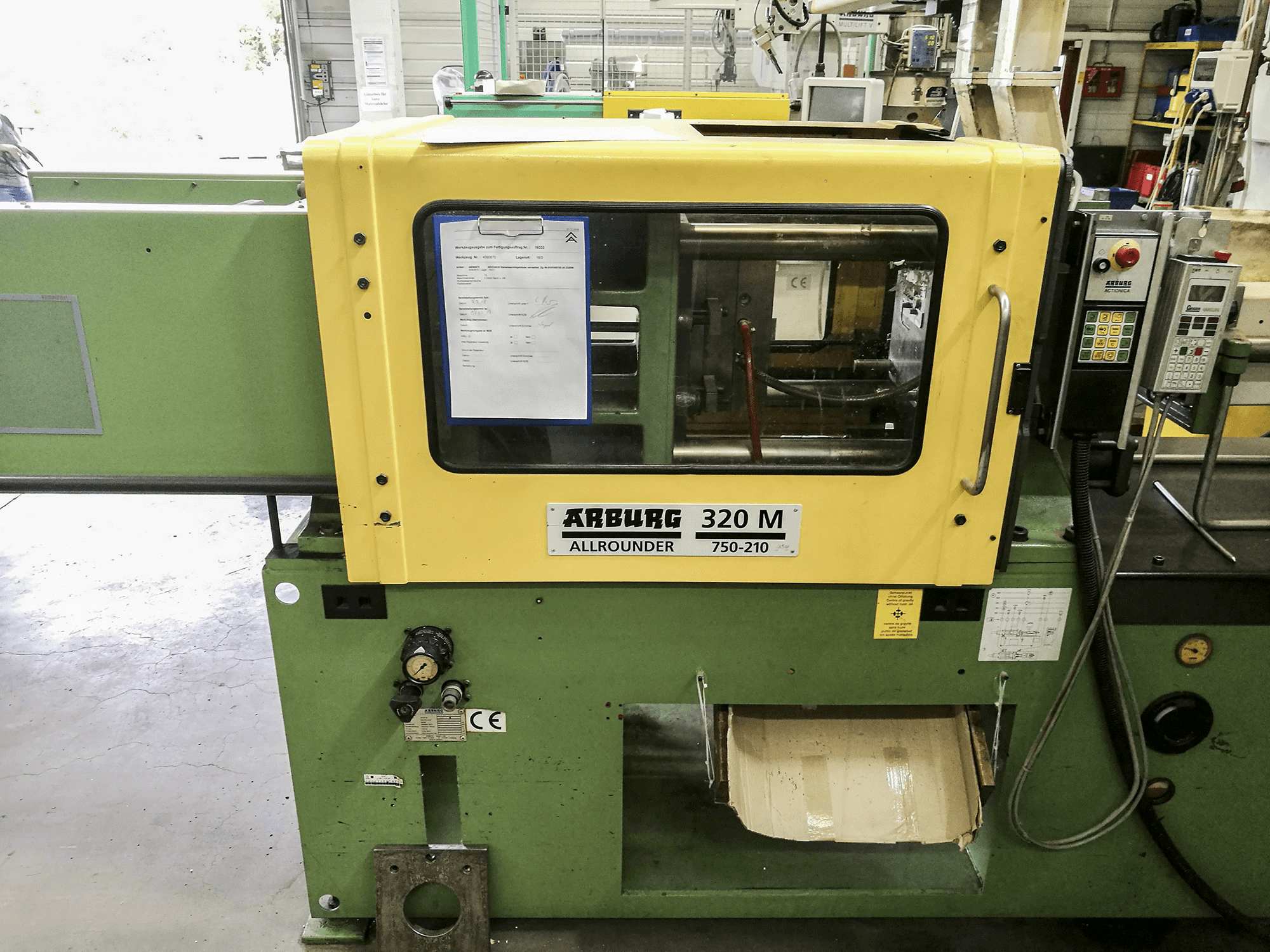 Arburg 320M 750-210 Mašinos vaizdas iš priekio