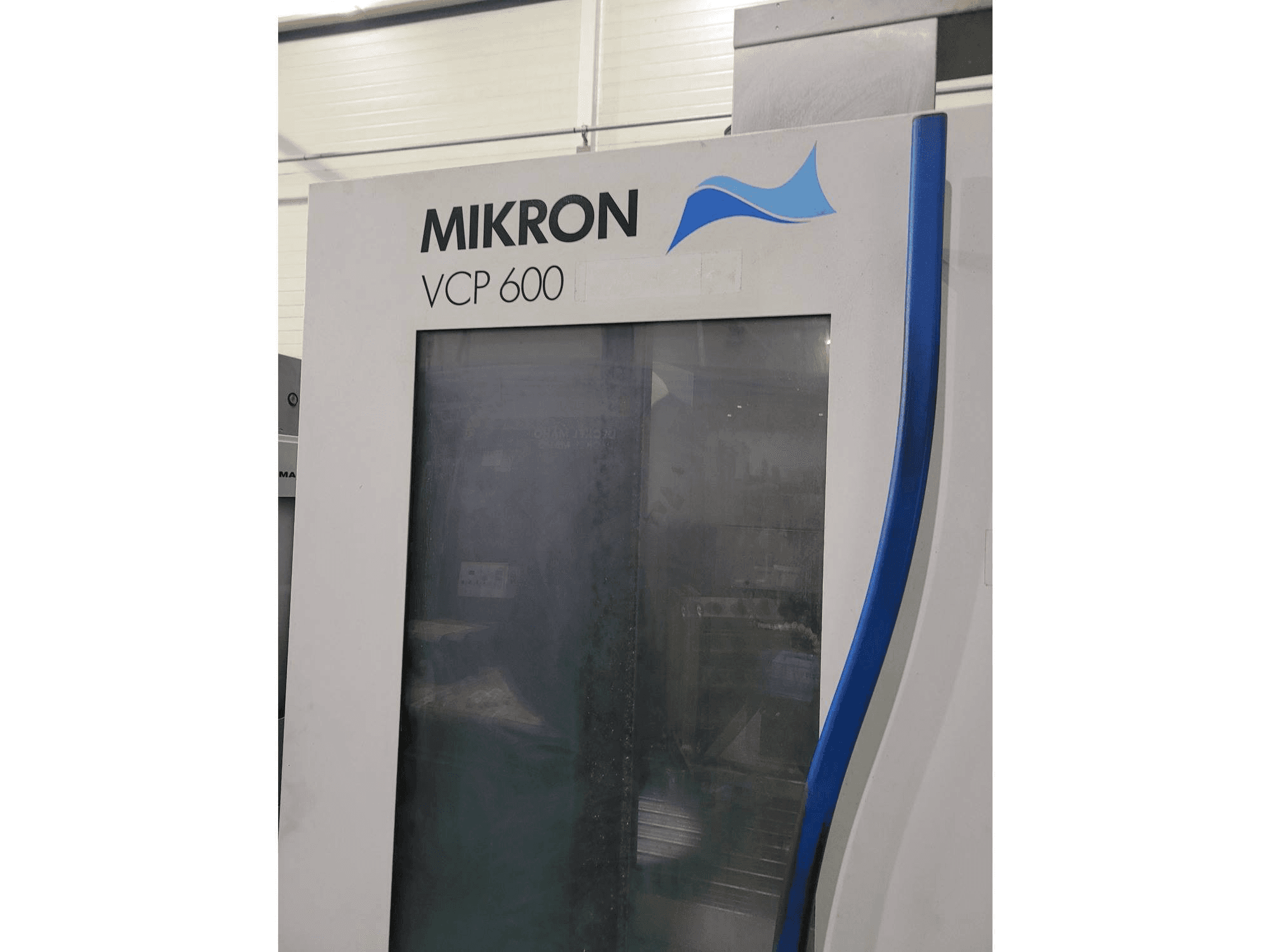 MIKRON VCP 600 Mašinos vaizdas iš priekio