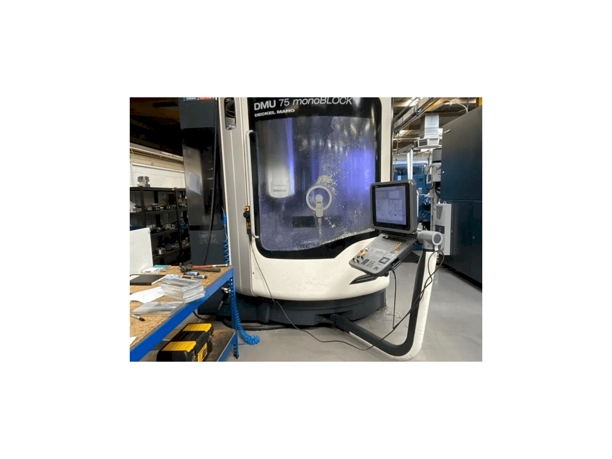 DMG MORI DMU75 monoBLOCK Mašinos vaizdas iš priekio