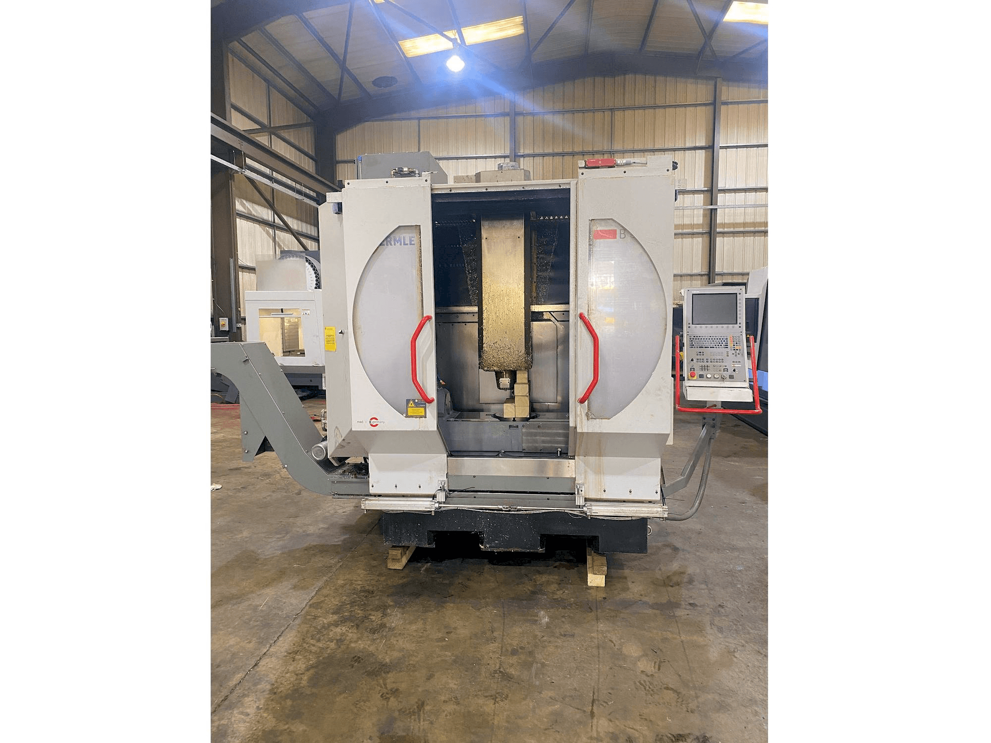 HERMLE B 300 U Mašinos vaizdas iš priekio