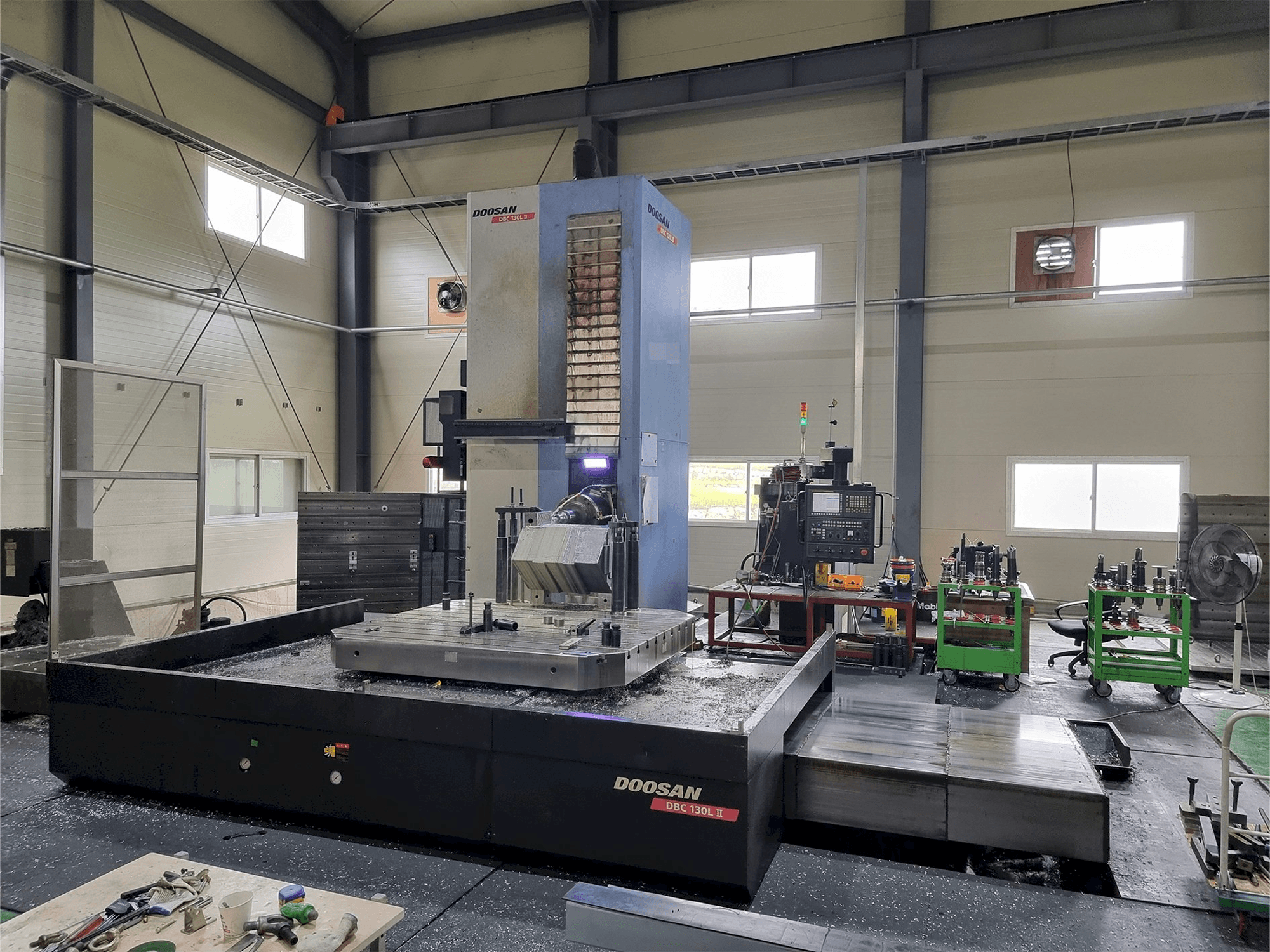 Doosan DBC 130L II Mašinos vaizdas iš priekio
