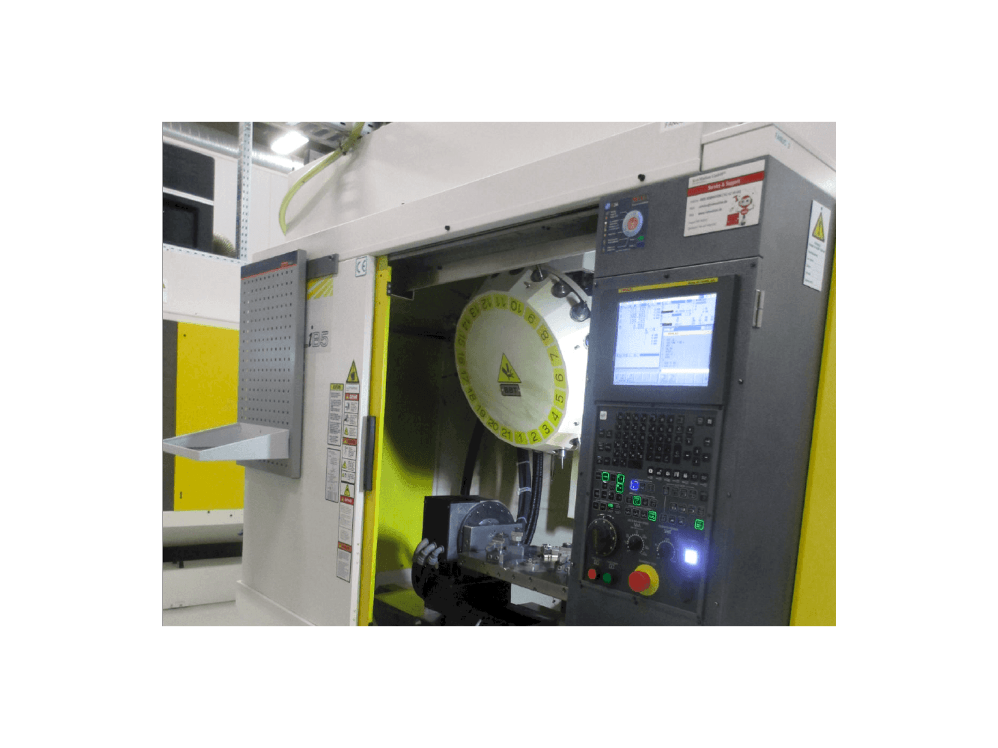 FANUC ROBODRILL Alpha D21LiB5 Mašinos vaizdas iš priekio