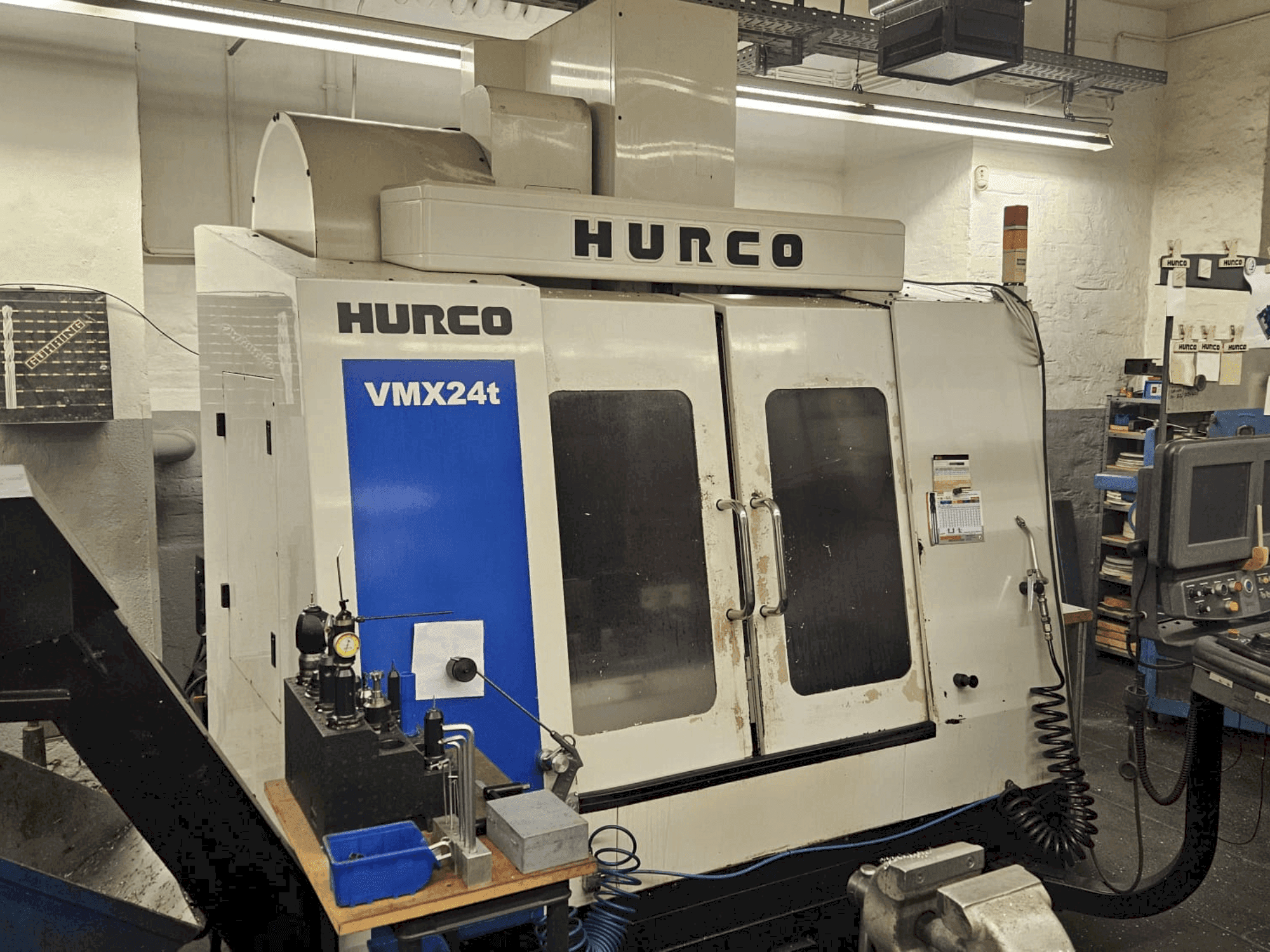 Hurco VMX 24t Mašinos vaizdas iš priekio