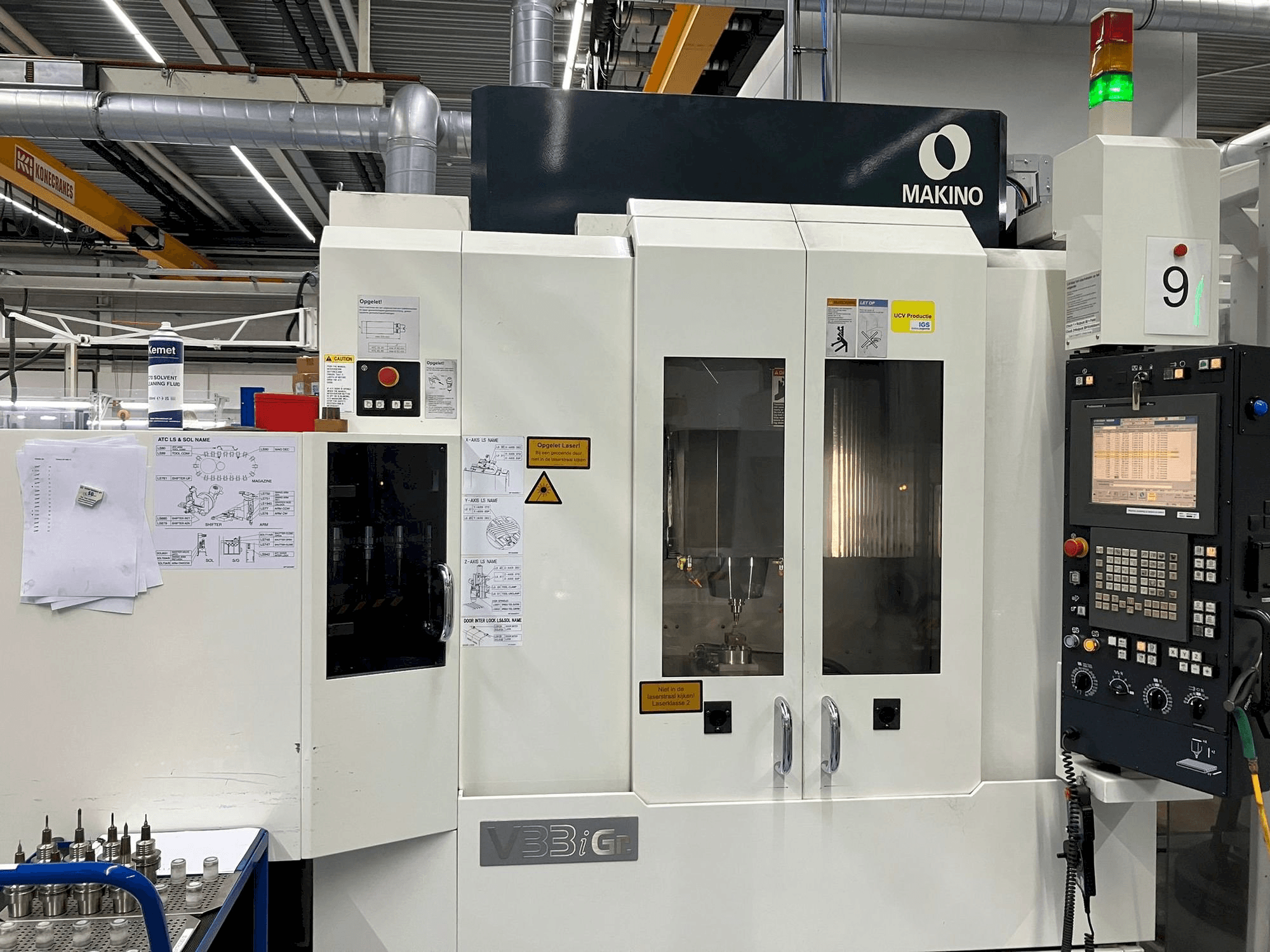 Makino V33i Graphite Mašinos vaizdas iš priekio
