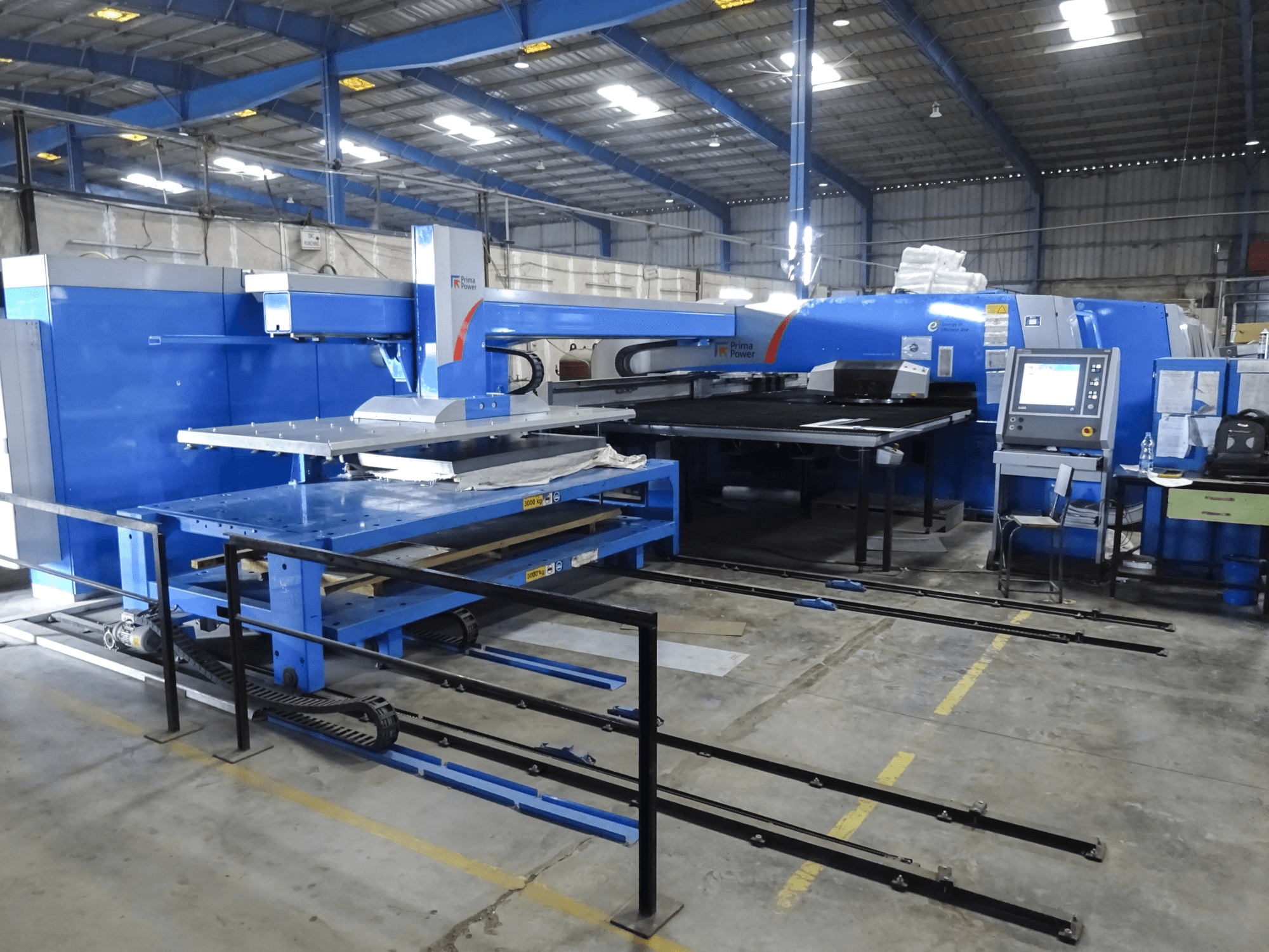 Prima Power Mašinos dešinės pusės vaizdasShear Genius e6