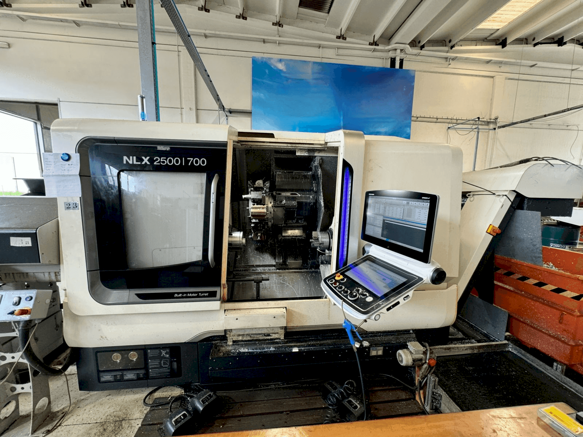 DMG MORI NLX2500SY/700 Mašinos vaizdas iš priekio