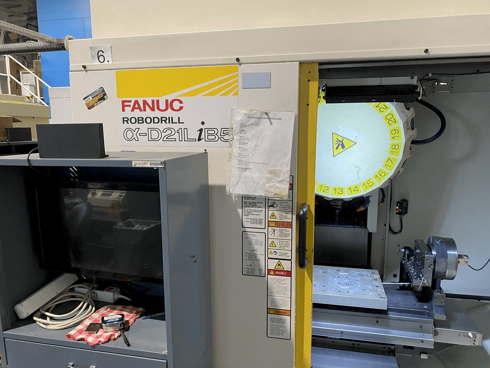 FANUC Robodrill Alpha D21LiA5 Mašinos vaizdas iš priekio