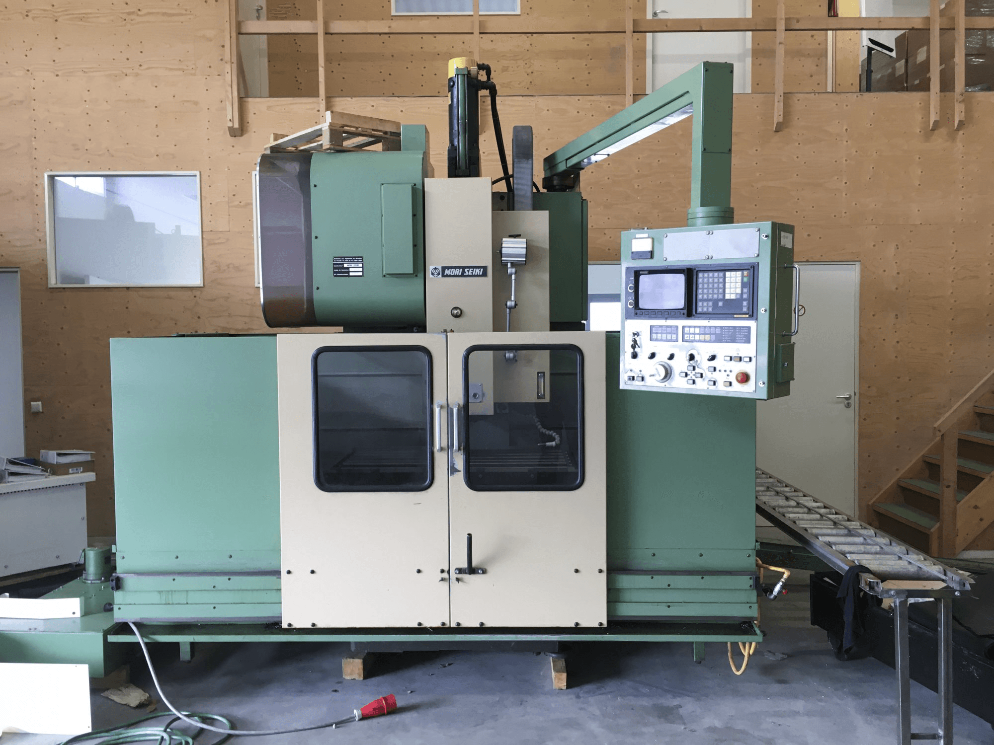 MORI SEIKI MV-45/40 Mašinos vaizdas iš priekio