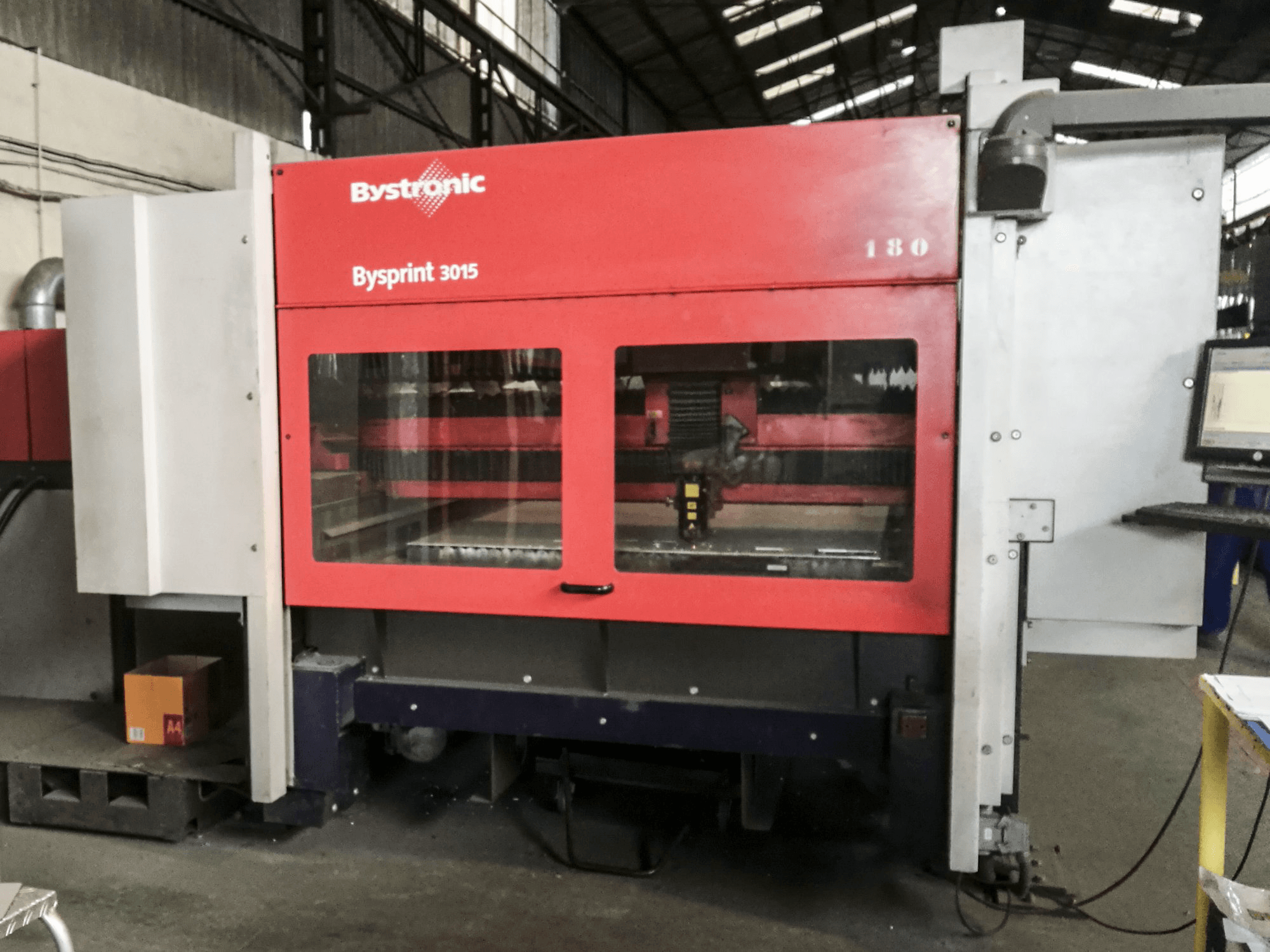 Bystronic BySprint 3015 Mašinos vaizdas iš priekio