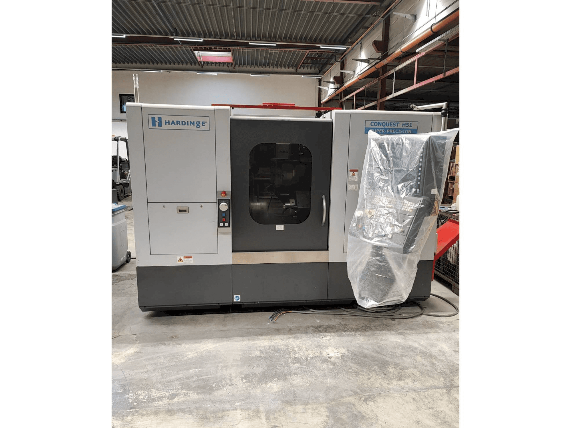 HARDINGE CONQUEST H51 Mašinos vaizdas iš priekio