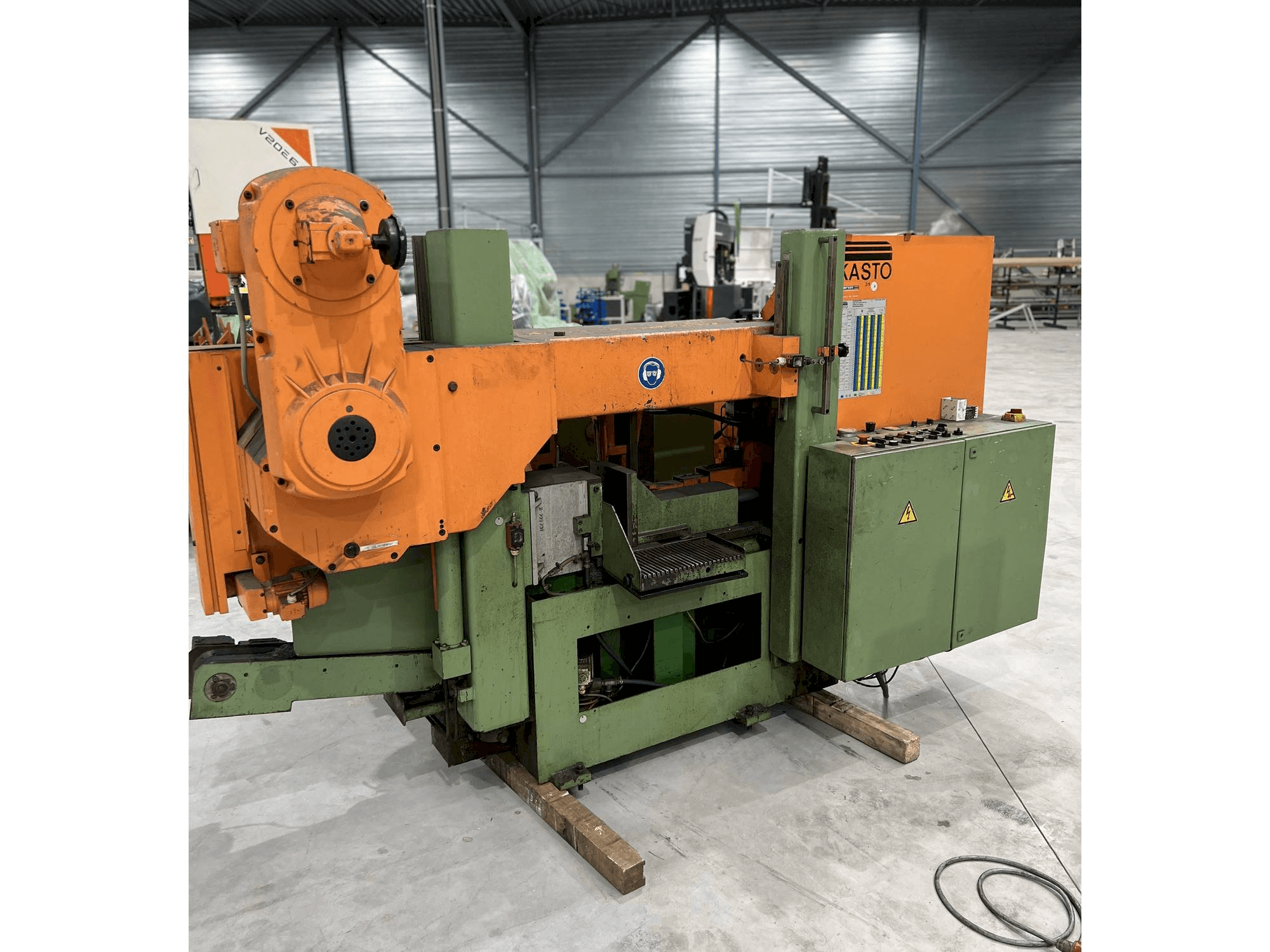 KASTO HBA 360 AU Mašinos vaizdas iš priekio