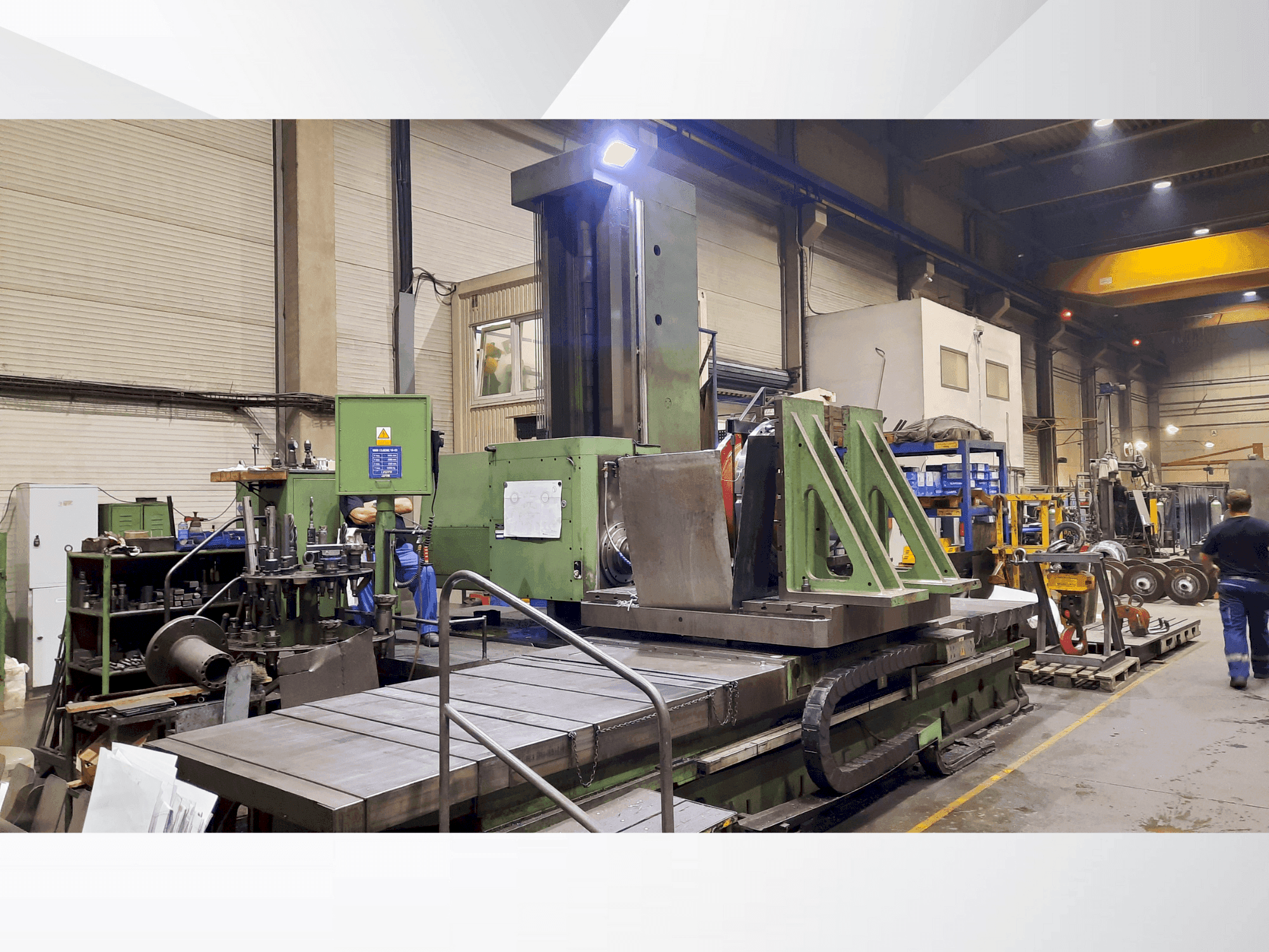 TOS WHN 13.8 CNC Mašinos vaizdas iš priekio