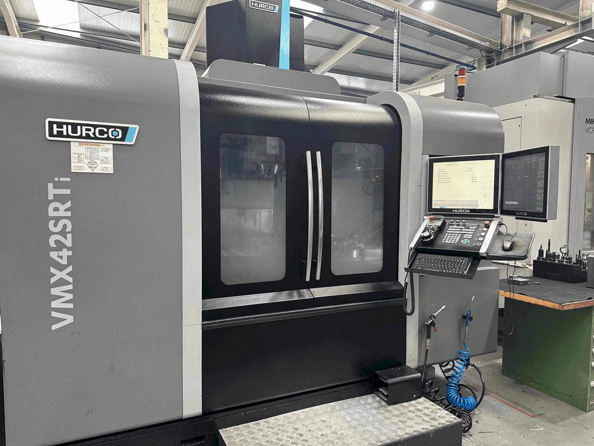 Hurco VMX 42 SRTi Mašinos vaizdas iš priekio