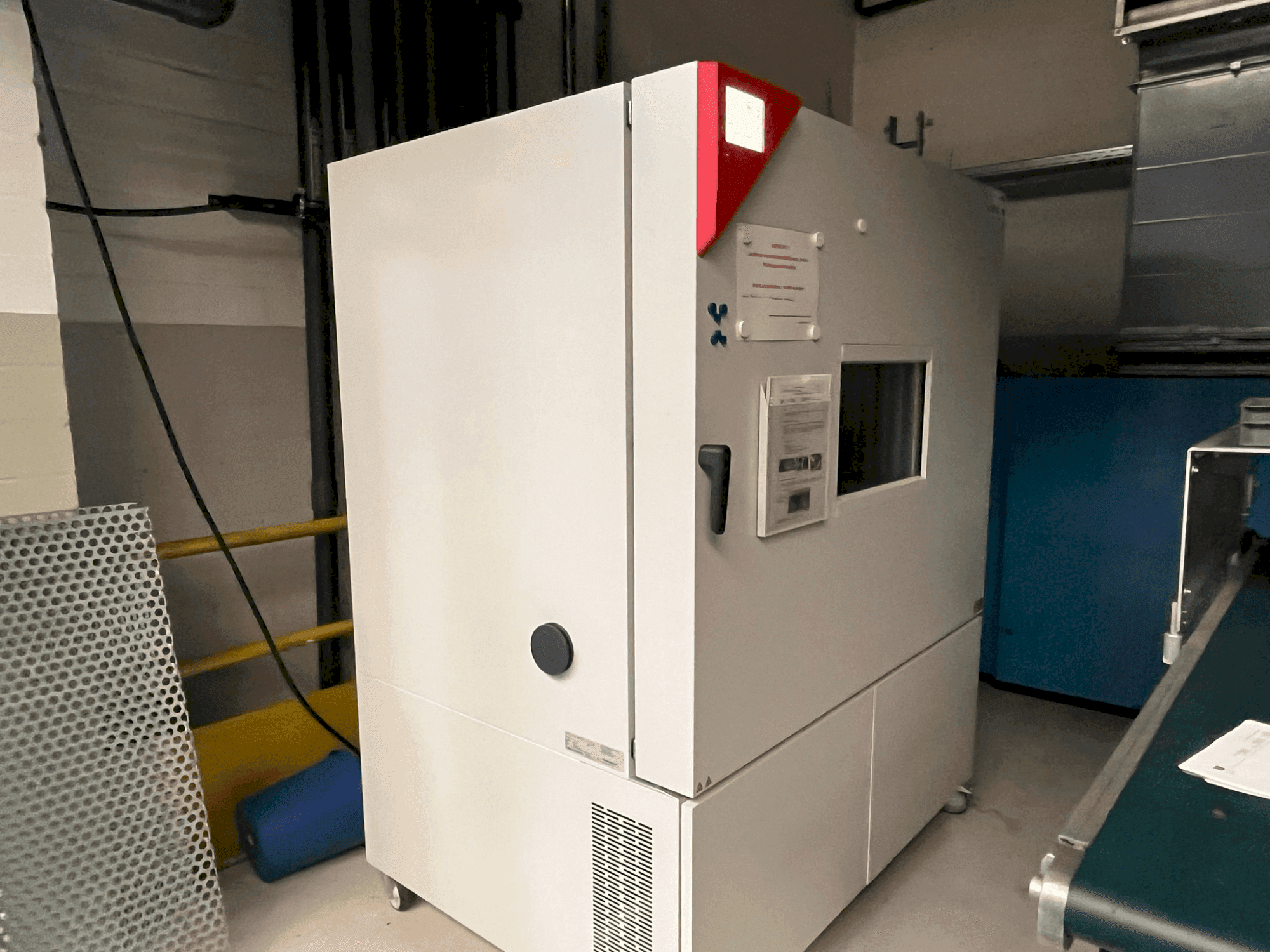 BINDER MKFT 720 Mašinos vaizdas iš priekio