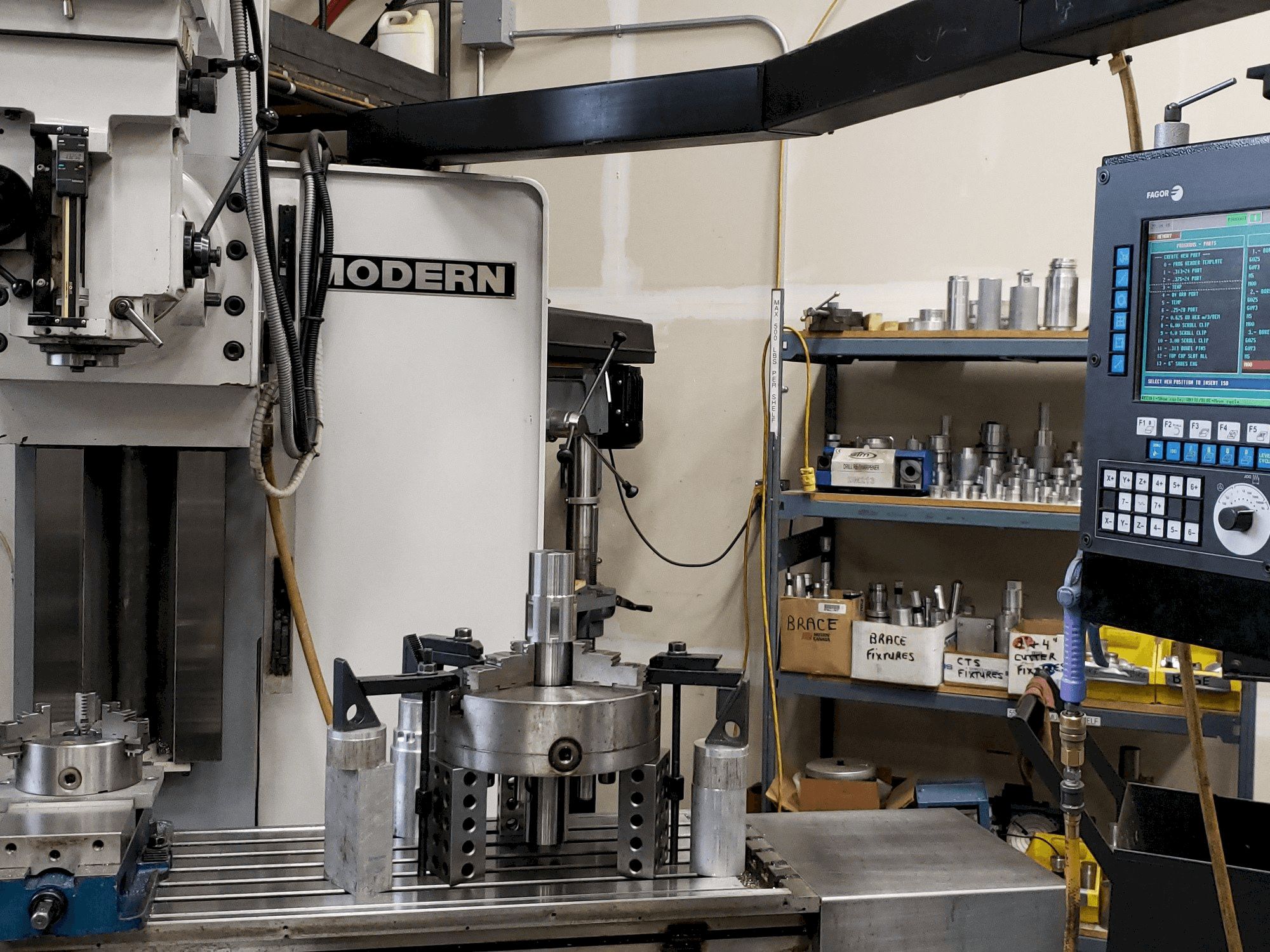 Modern MB 20 Mašinos vaizdas iš priekio