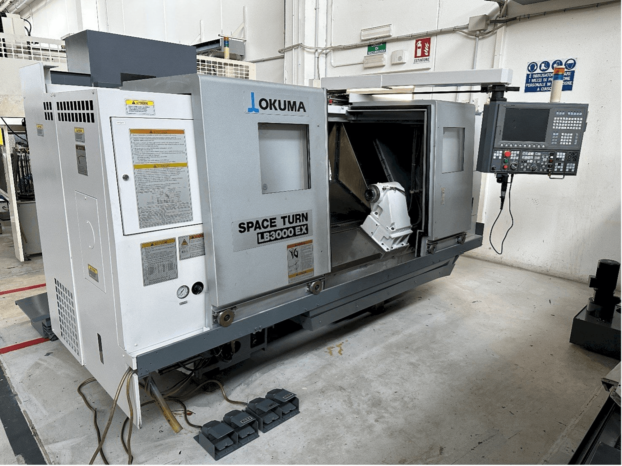 Okuma LB 3000 EX Mašinos vaizdas iš priekio