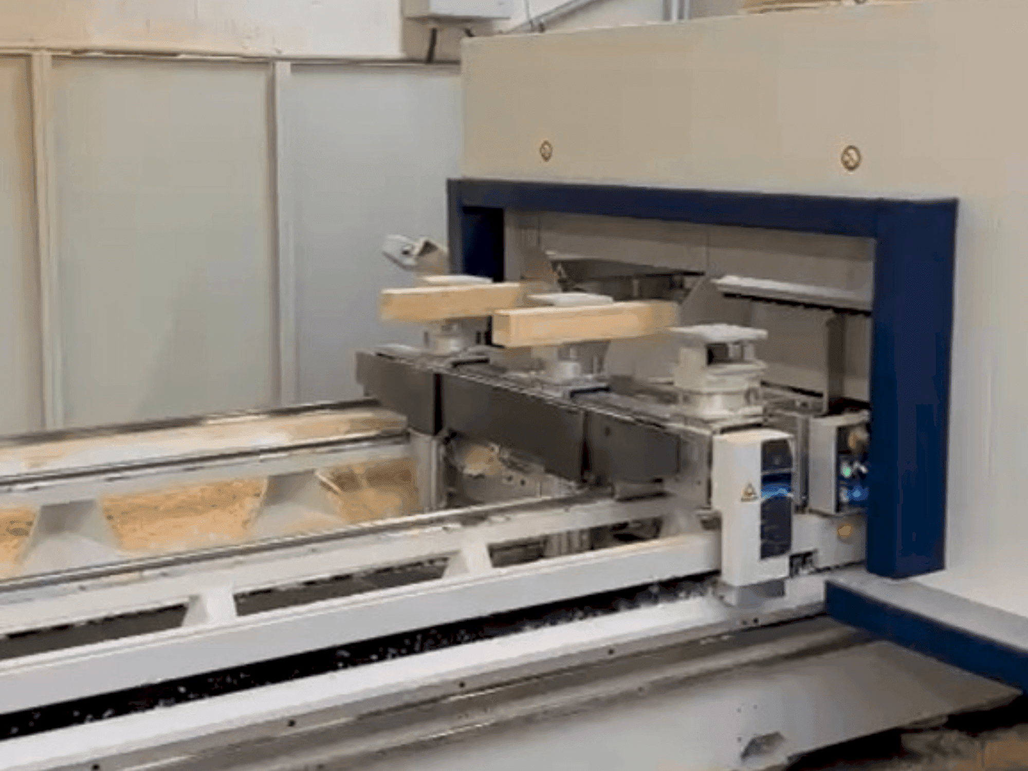 SCM Accord 500 Mašinos vaizdas iš priekio