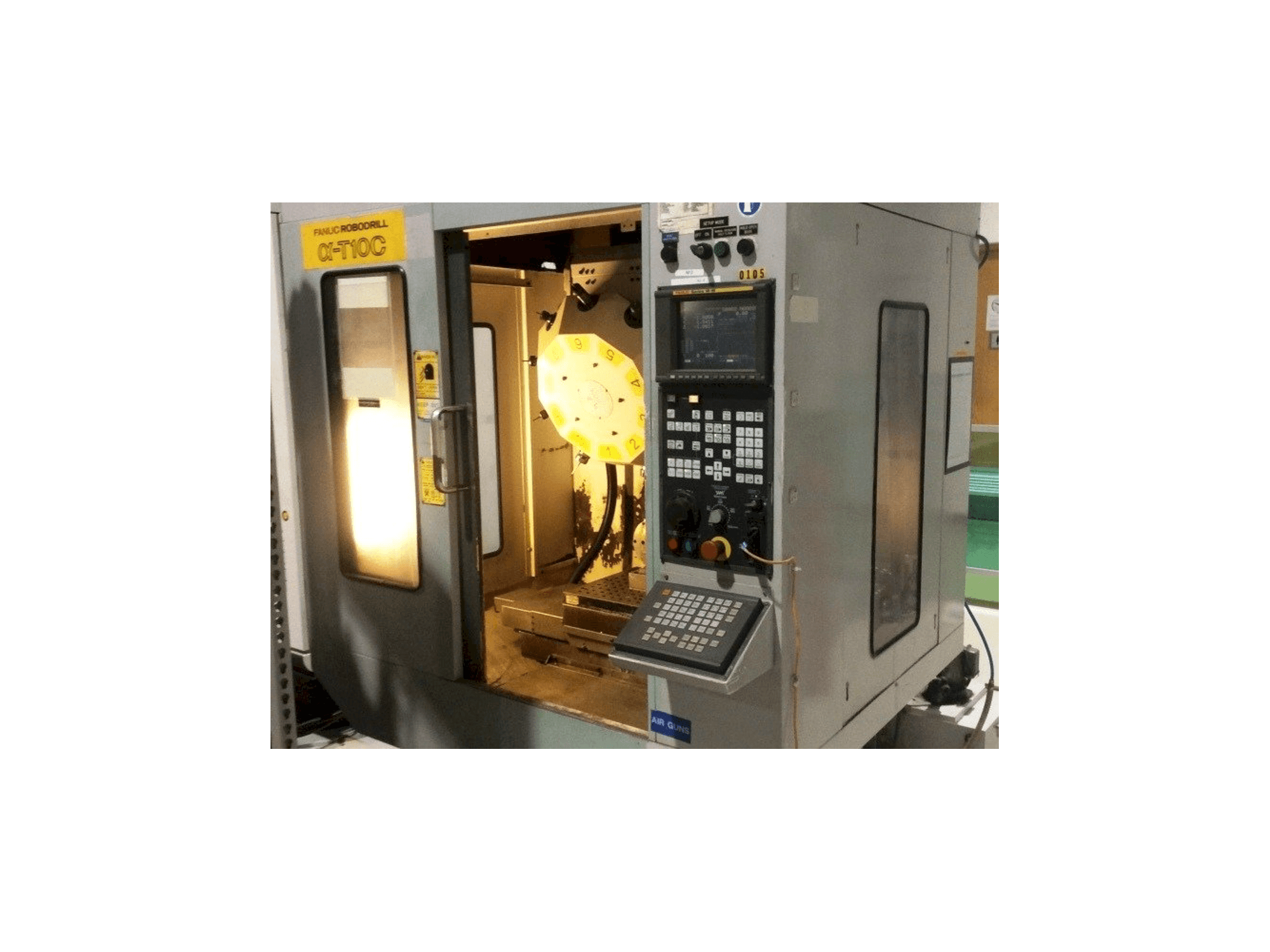 FANUC RoboDrill Q-T10C Mašinos vaizdas iš priekio